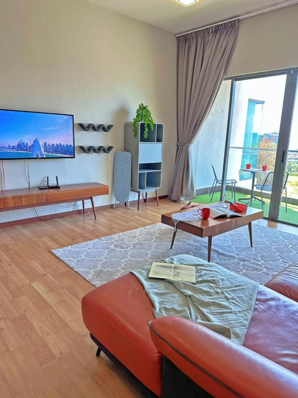 Communal lounge/ TV room in Mari Mari Homestay - IMAGO THE LOFT