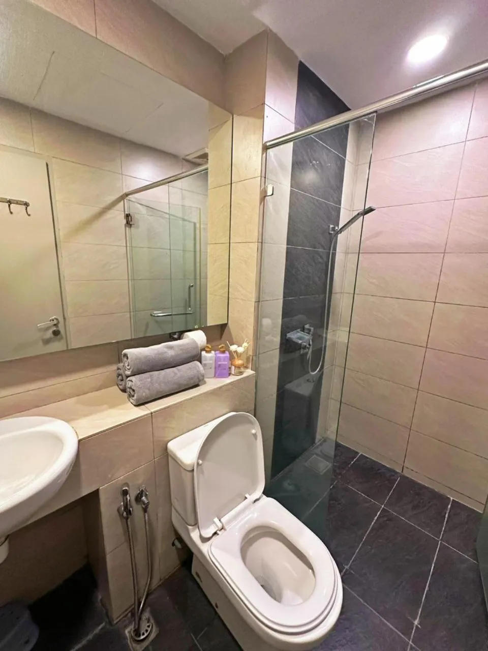 Shower in Mari Mari Homestay - IMAGO THE LOFT