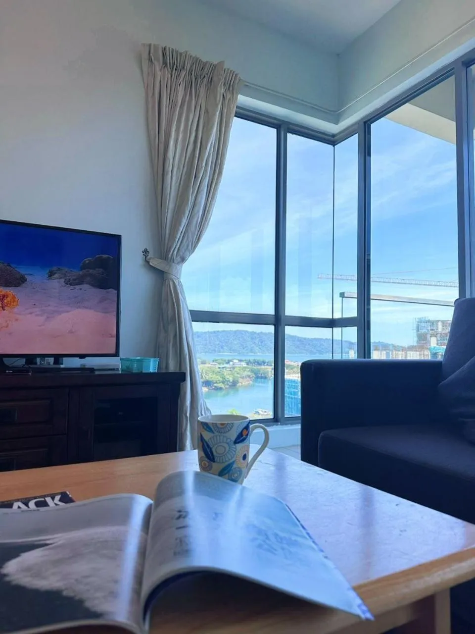 Communal lounge/ TV room in Mari Mari Homestay - IMAGO THE LOFT