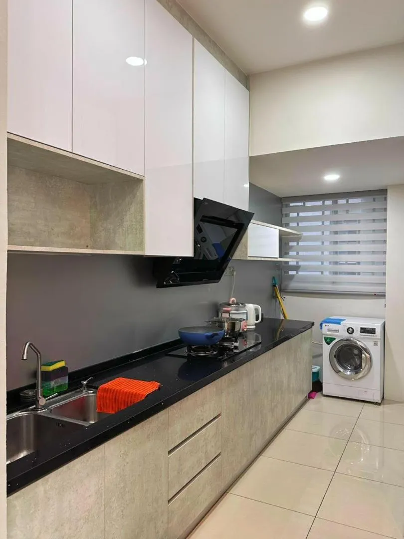 Kitchen or kitchenette in Mari Mari Homestay - IMAGO THE LOFT