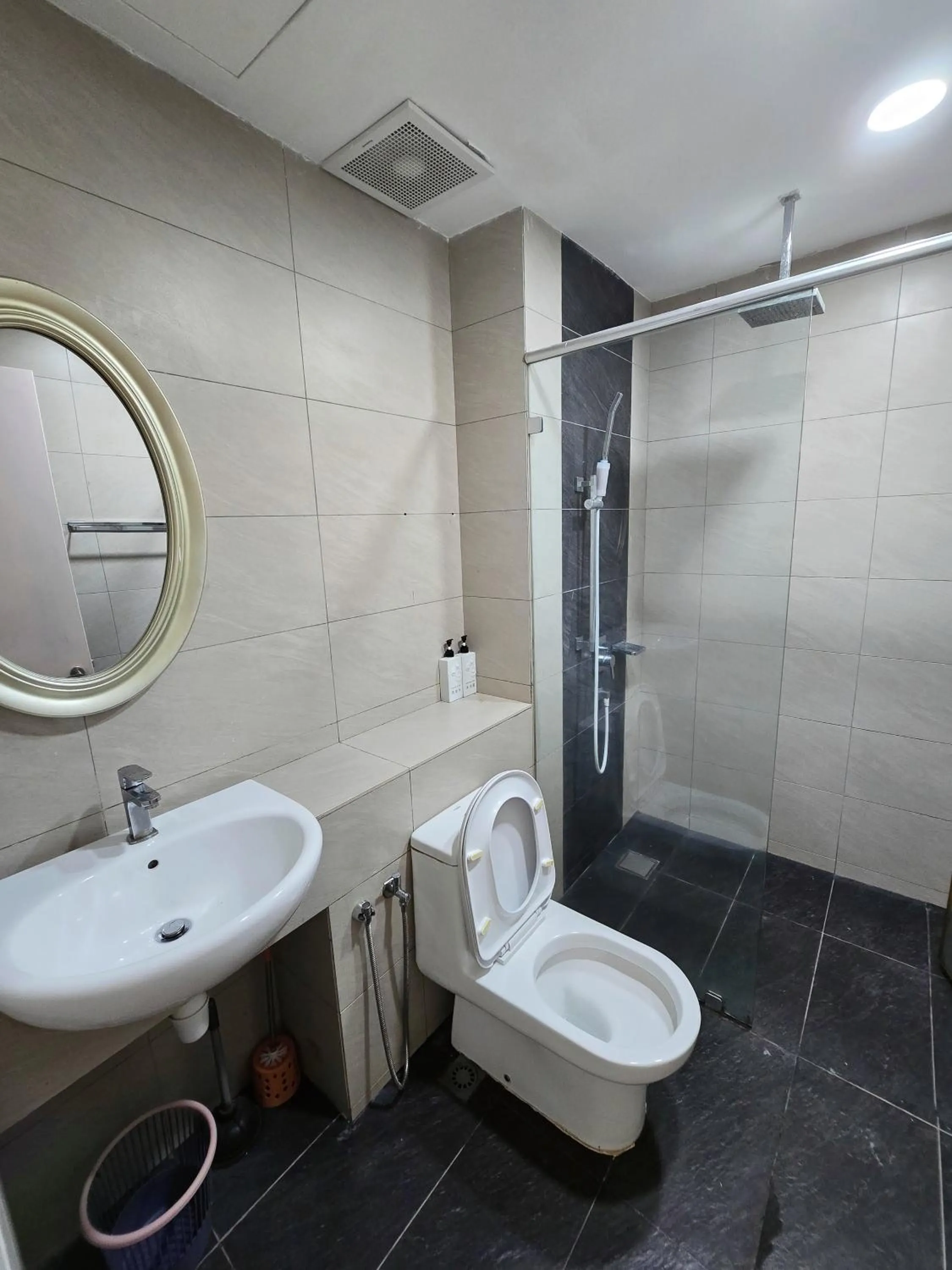 Shower in Mari Mari Homestay - IMAGO THE LOFT