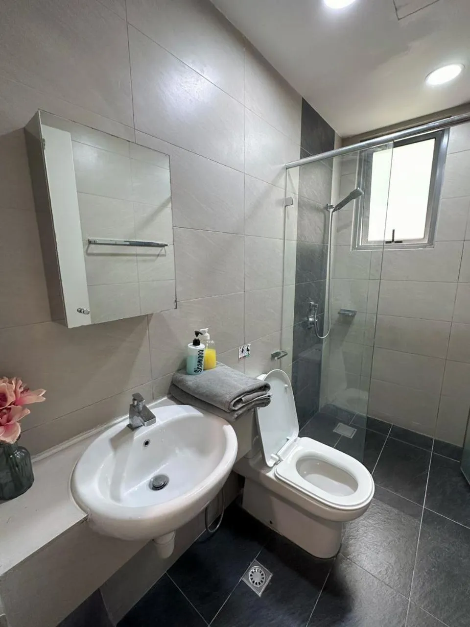 Shower in Mari Mari Homestay - IMAGO THE LOFT