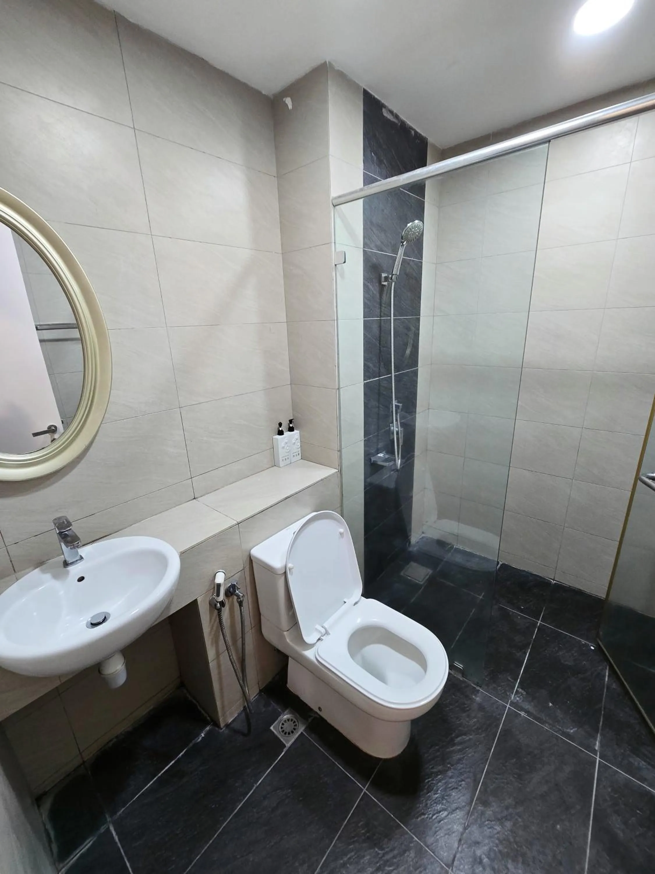 Shower in Mari Mari Homestay - IMAGO THE LOFT