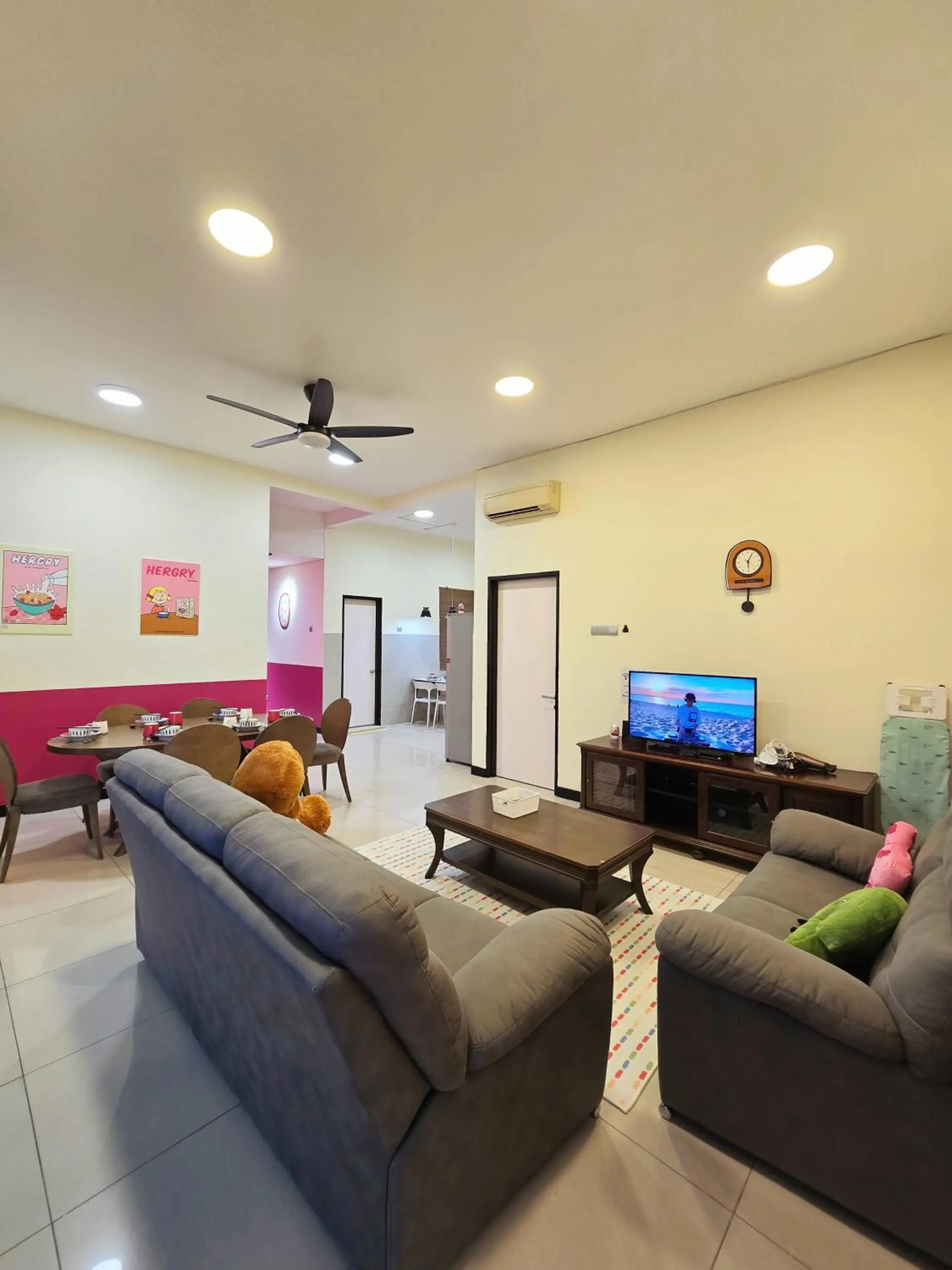 Communal lounge/ TV room in Mari Mari Homestay - IMAGO THE LOFT