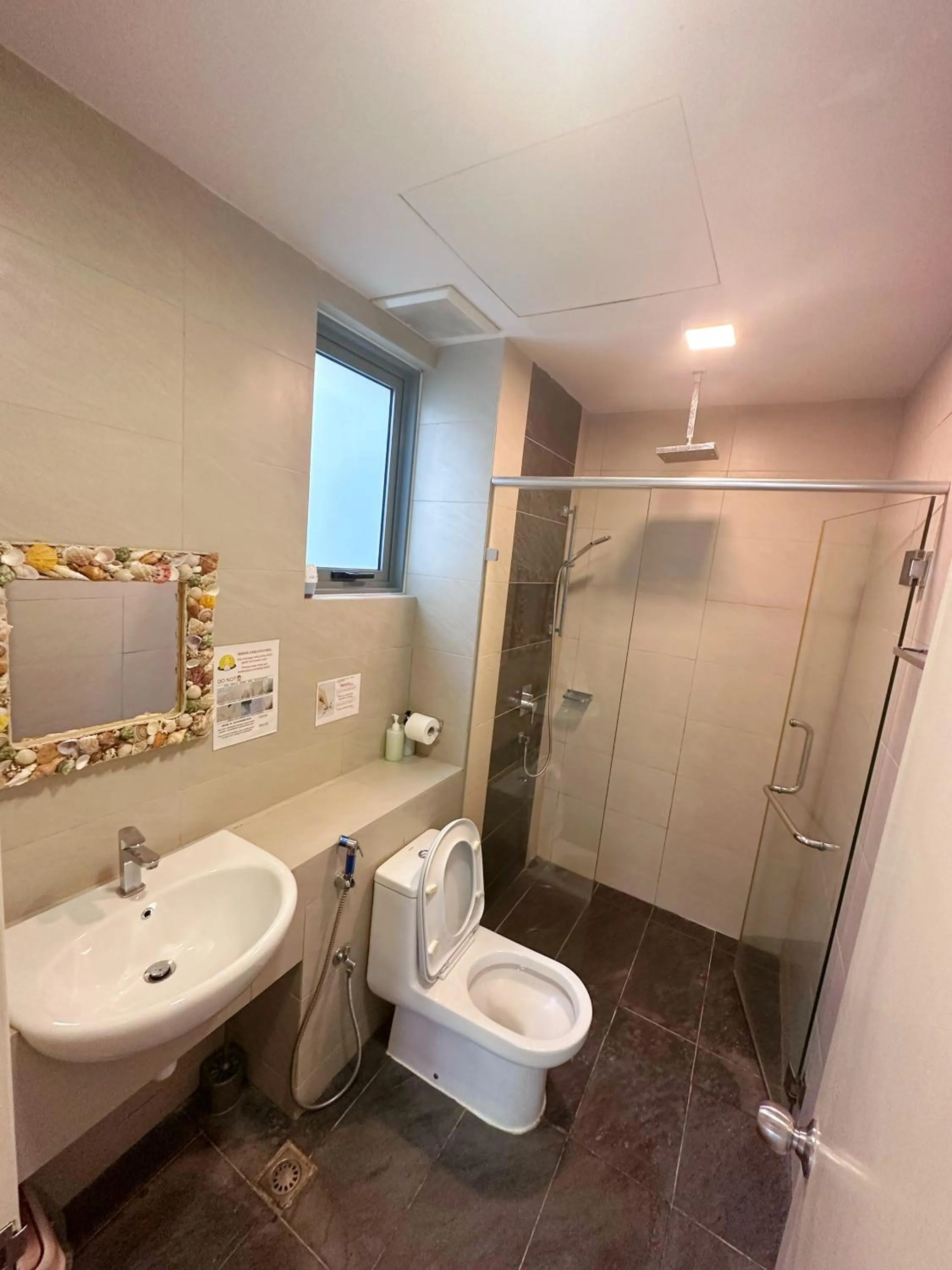 Shower in Mari Mari Homestay - IMAGO THE LOFT