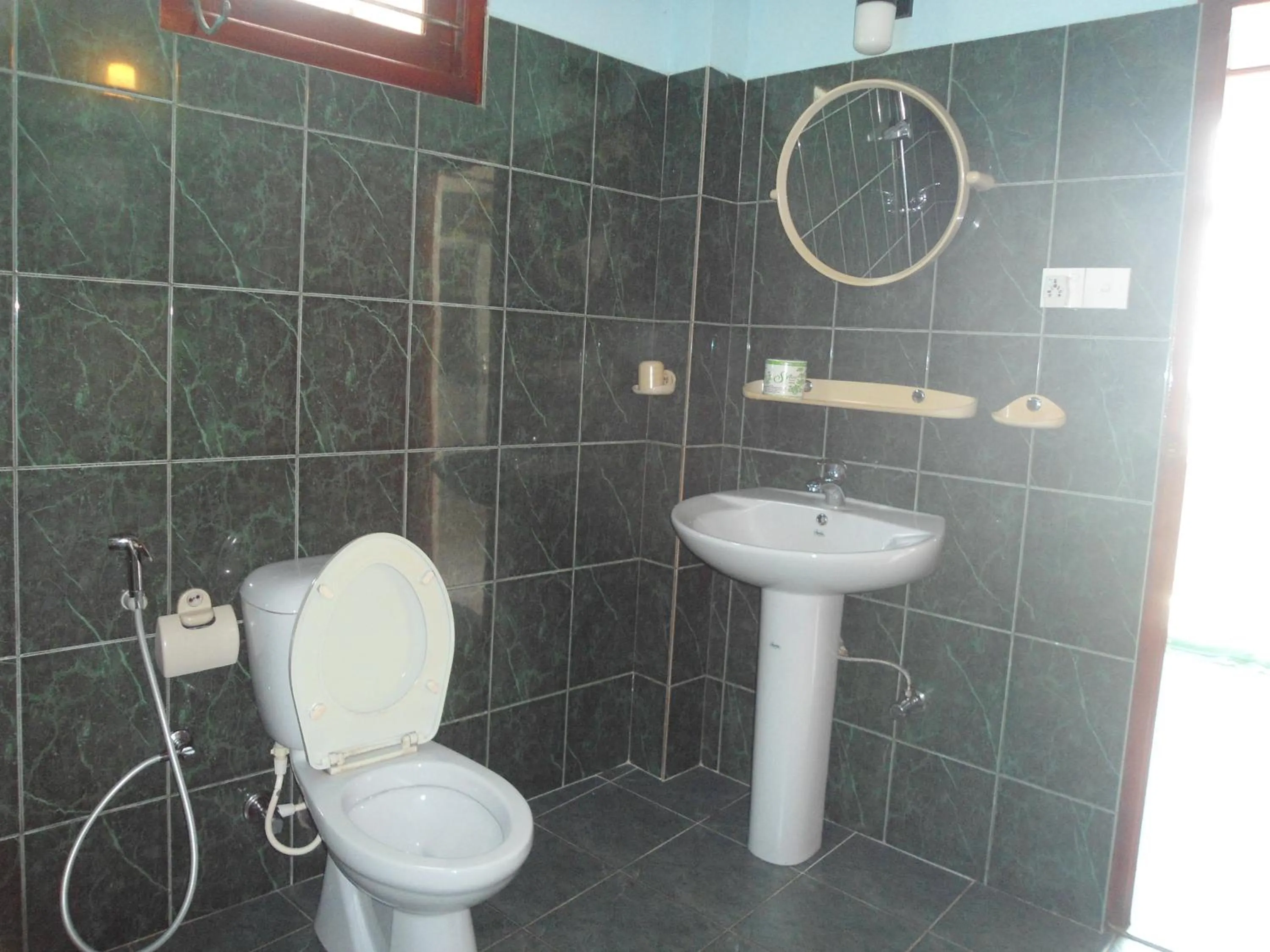 Bathroom in Main Reef Guest House