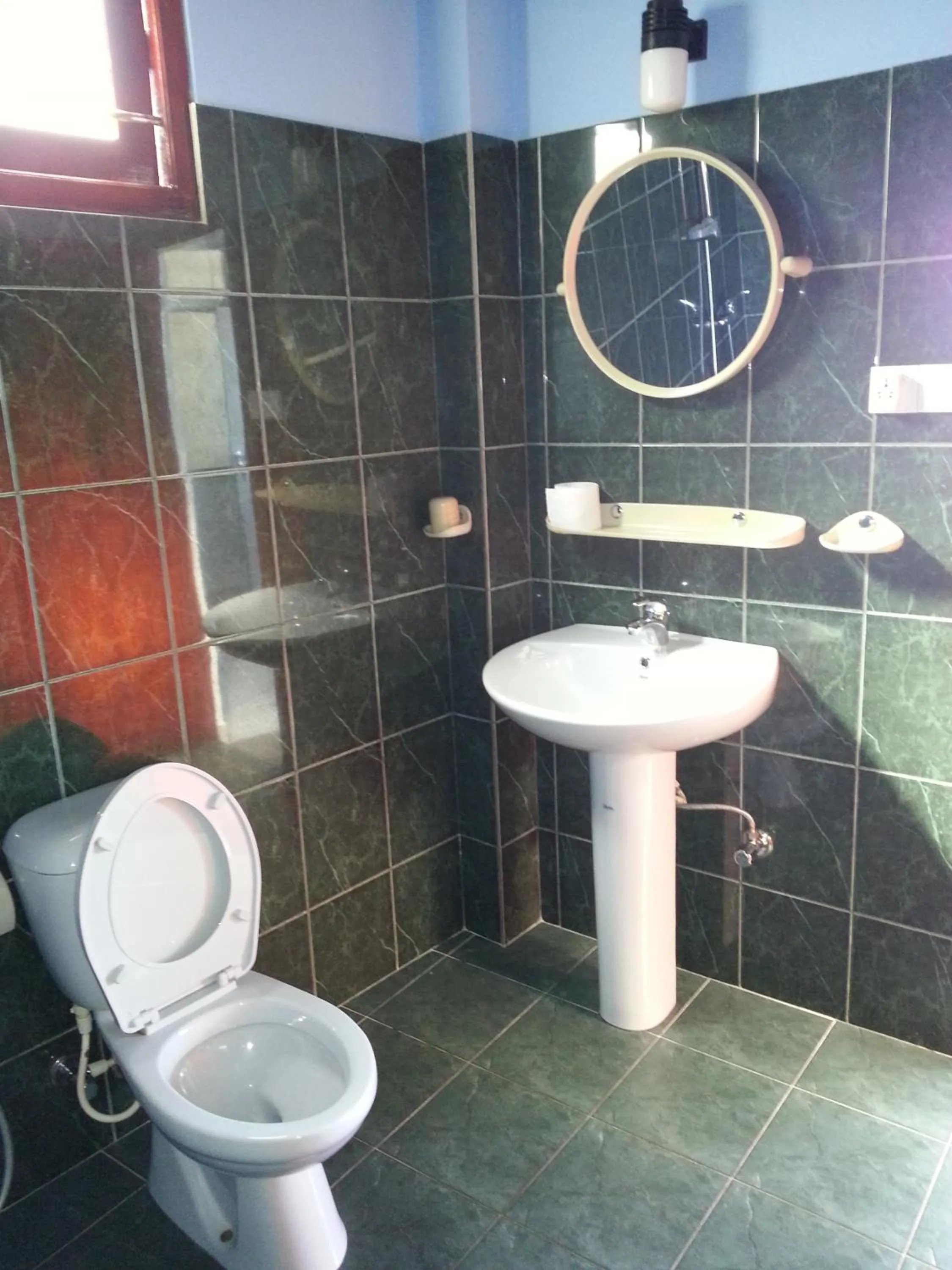 Bathroom in Main Reef Guest House