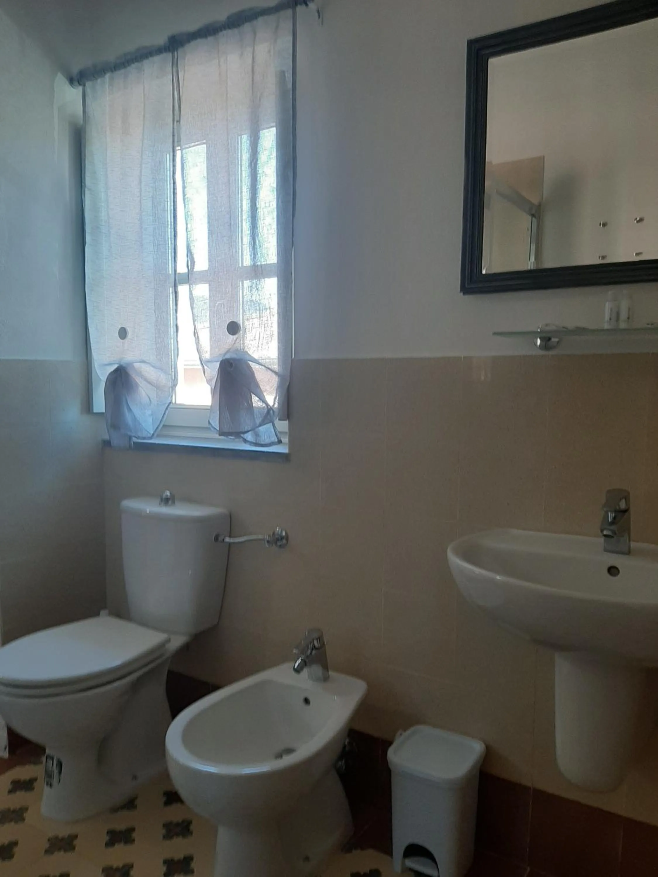 Bathroom in B&B Principe Calaf 3