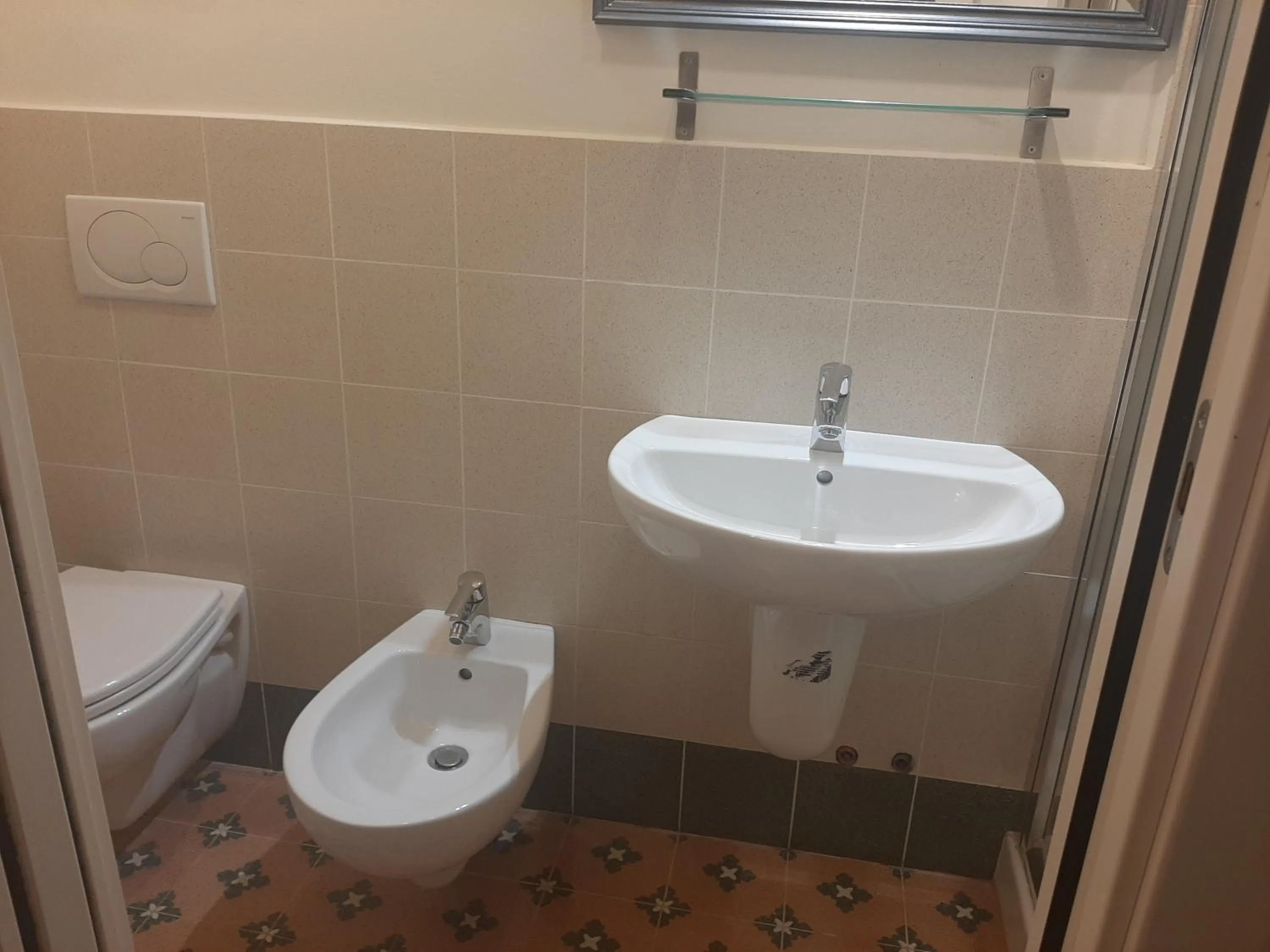 Bathroom in B&B Principe Calaf 3