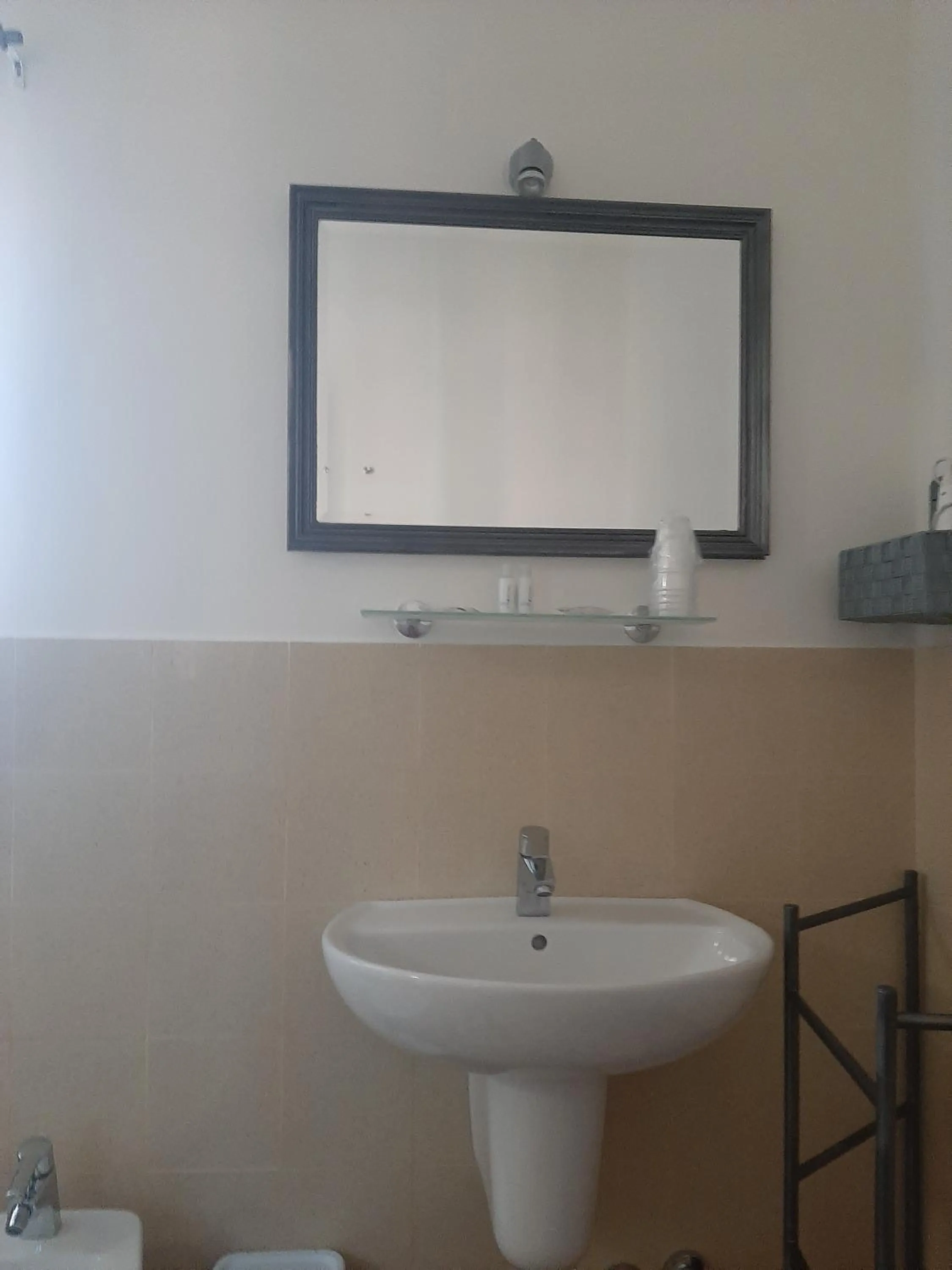 Bathroom in B&B Principe Calaf 3