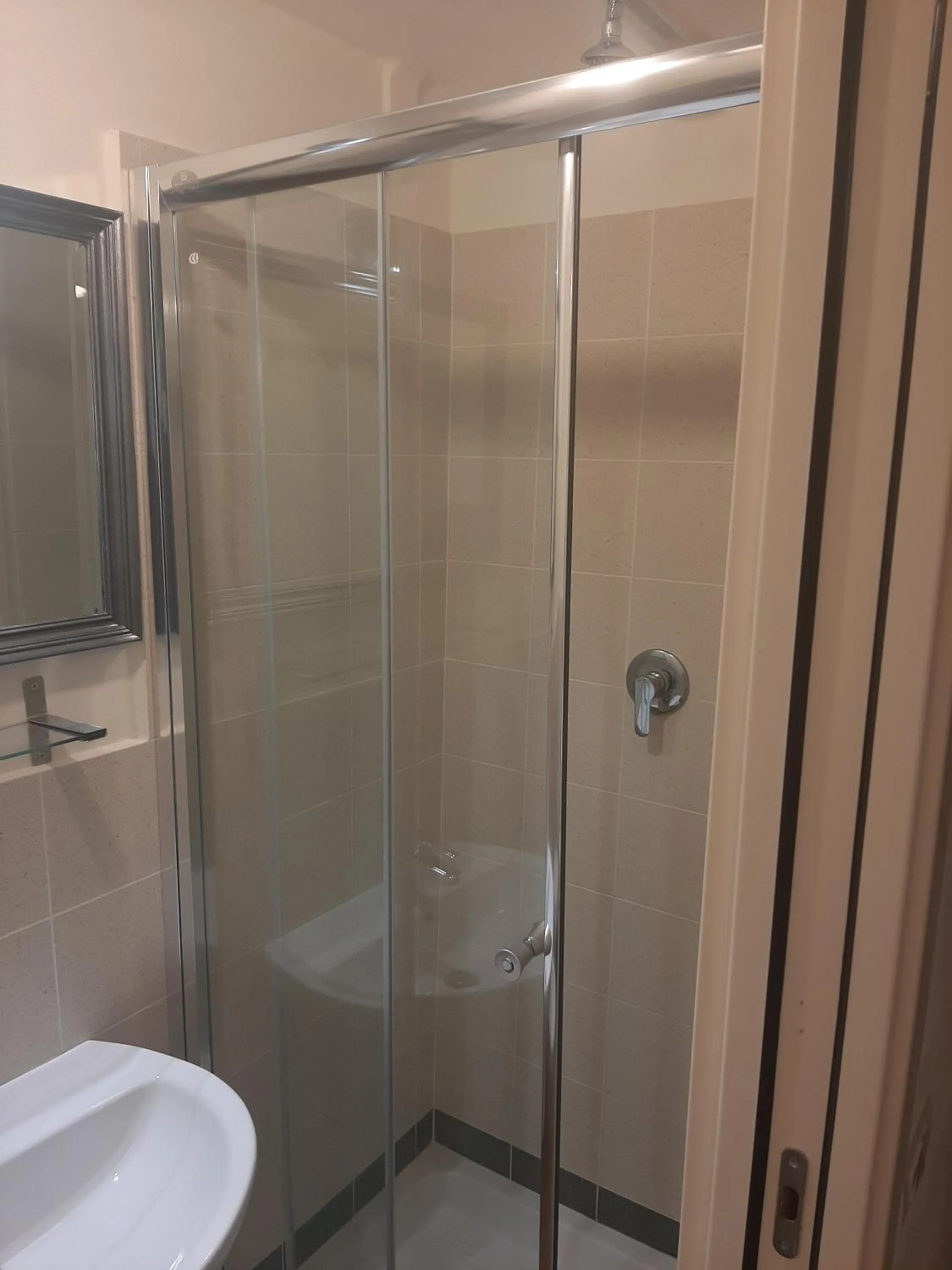 Bathroom in B&B Principe Calaf 3