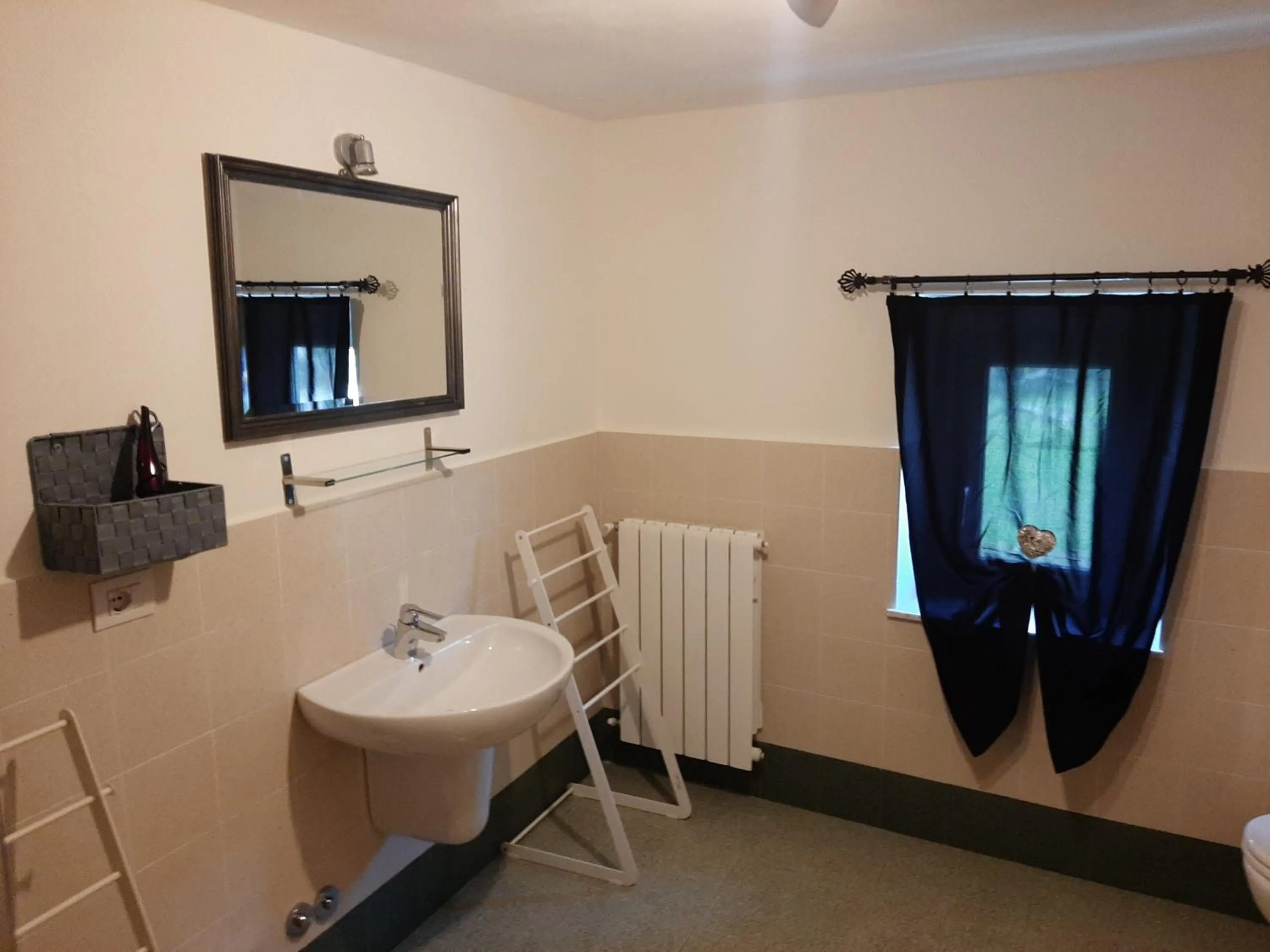 Bathroom in B&B Principe Calaf 3