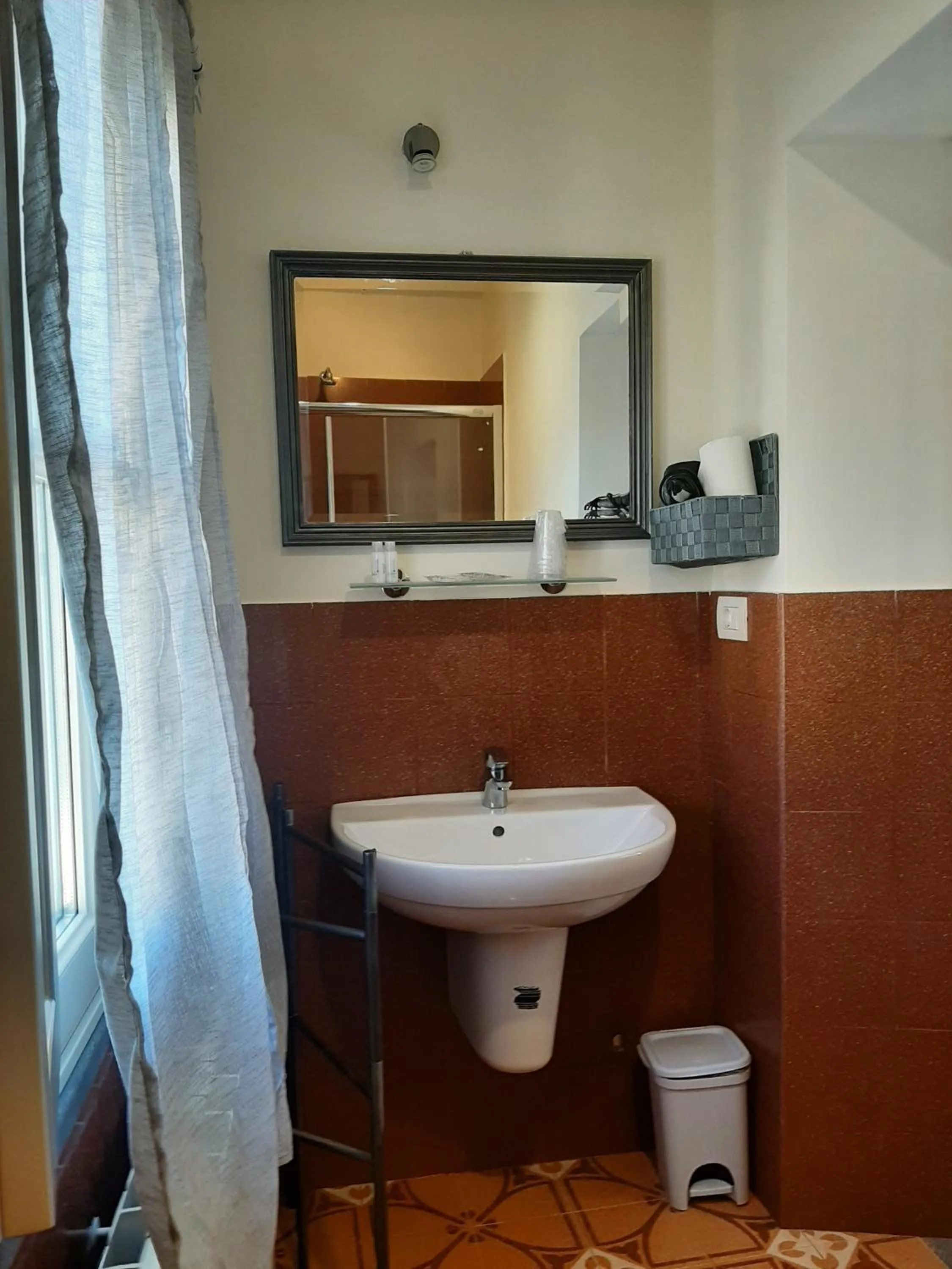 Bathroom in B&B Principe Calaf 3