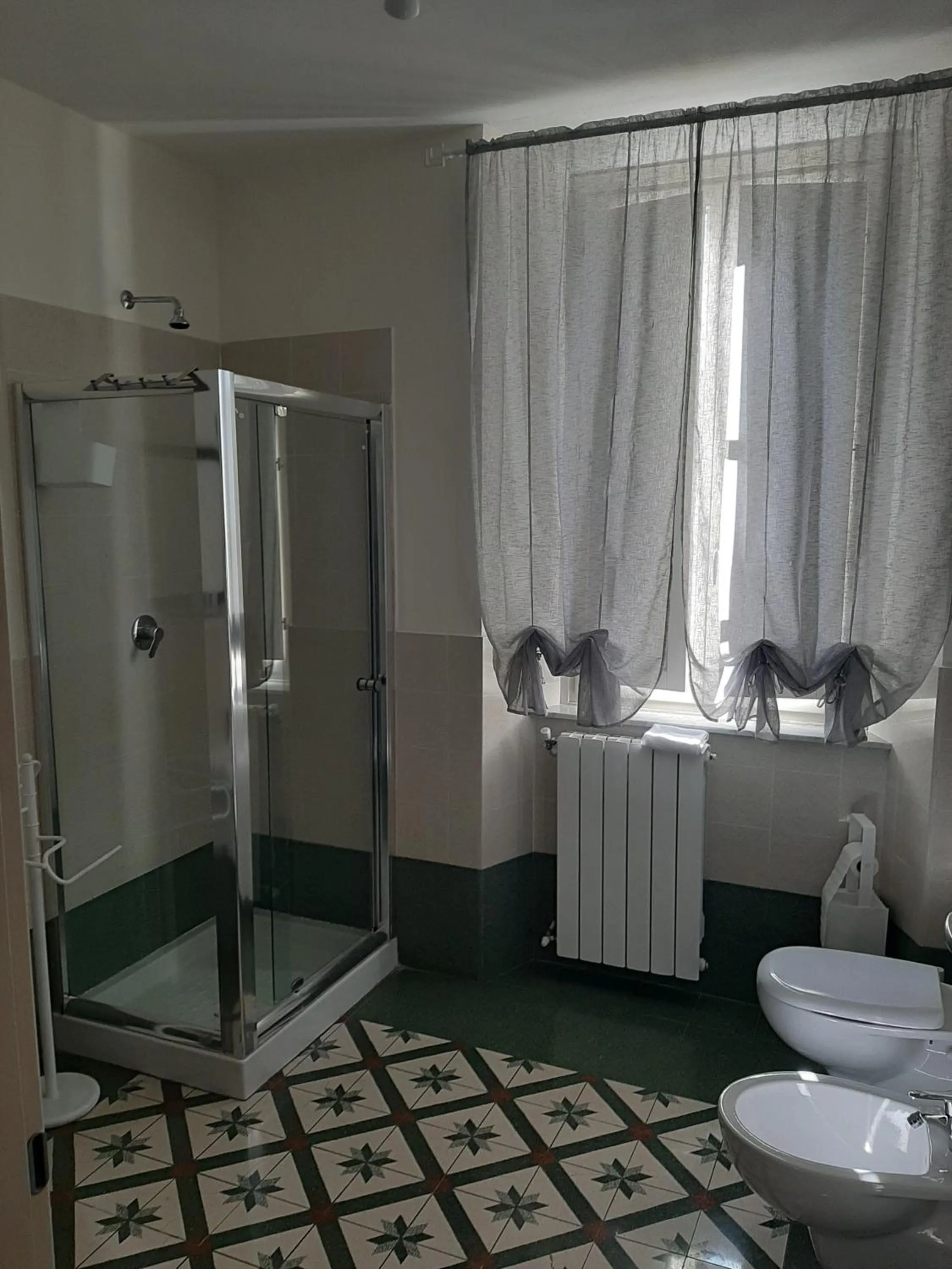 Bathroom in B&B Principe Calaf 3