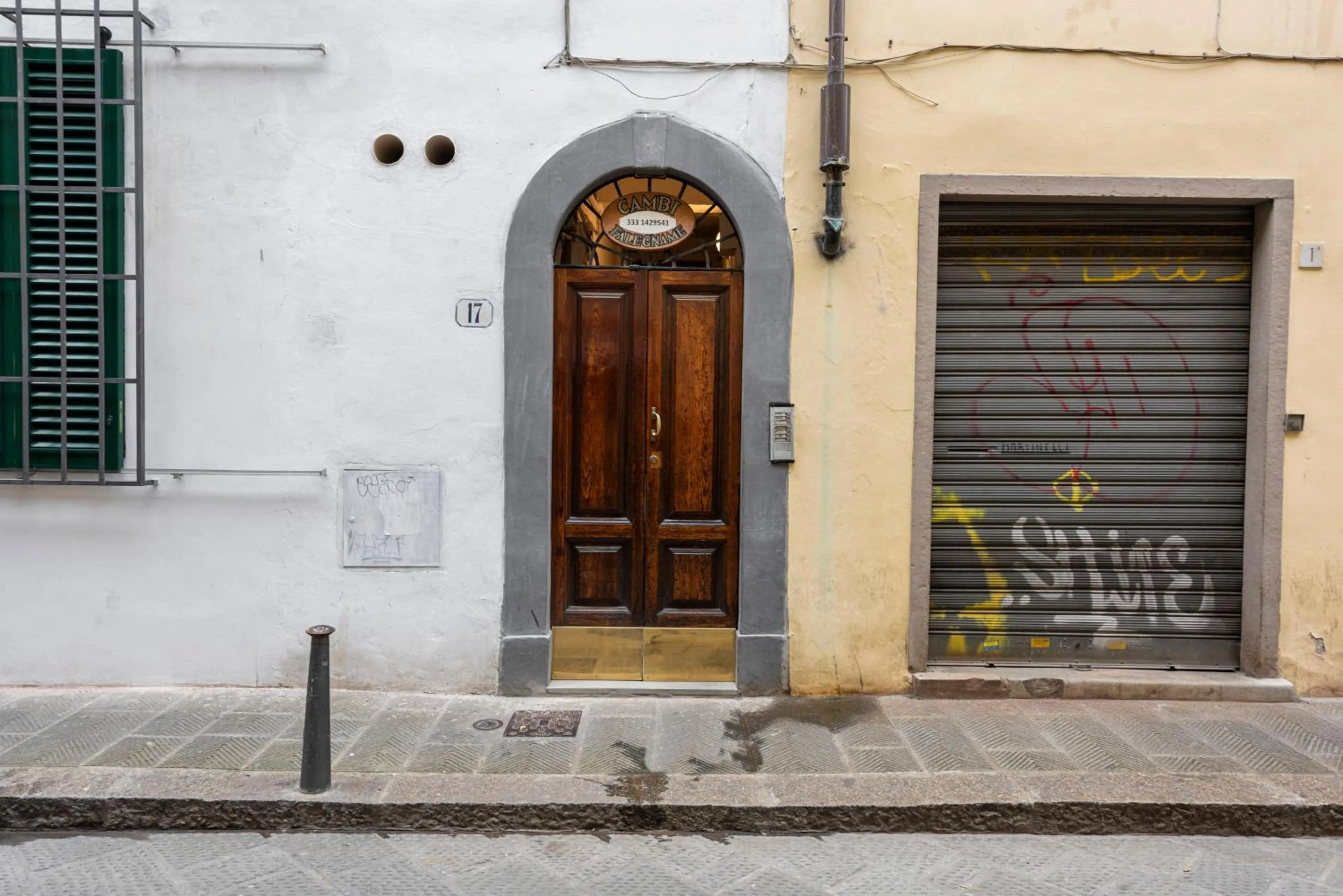 Facade/entrance in Canacci by Mmega