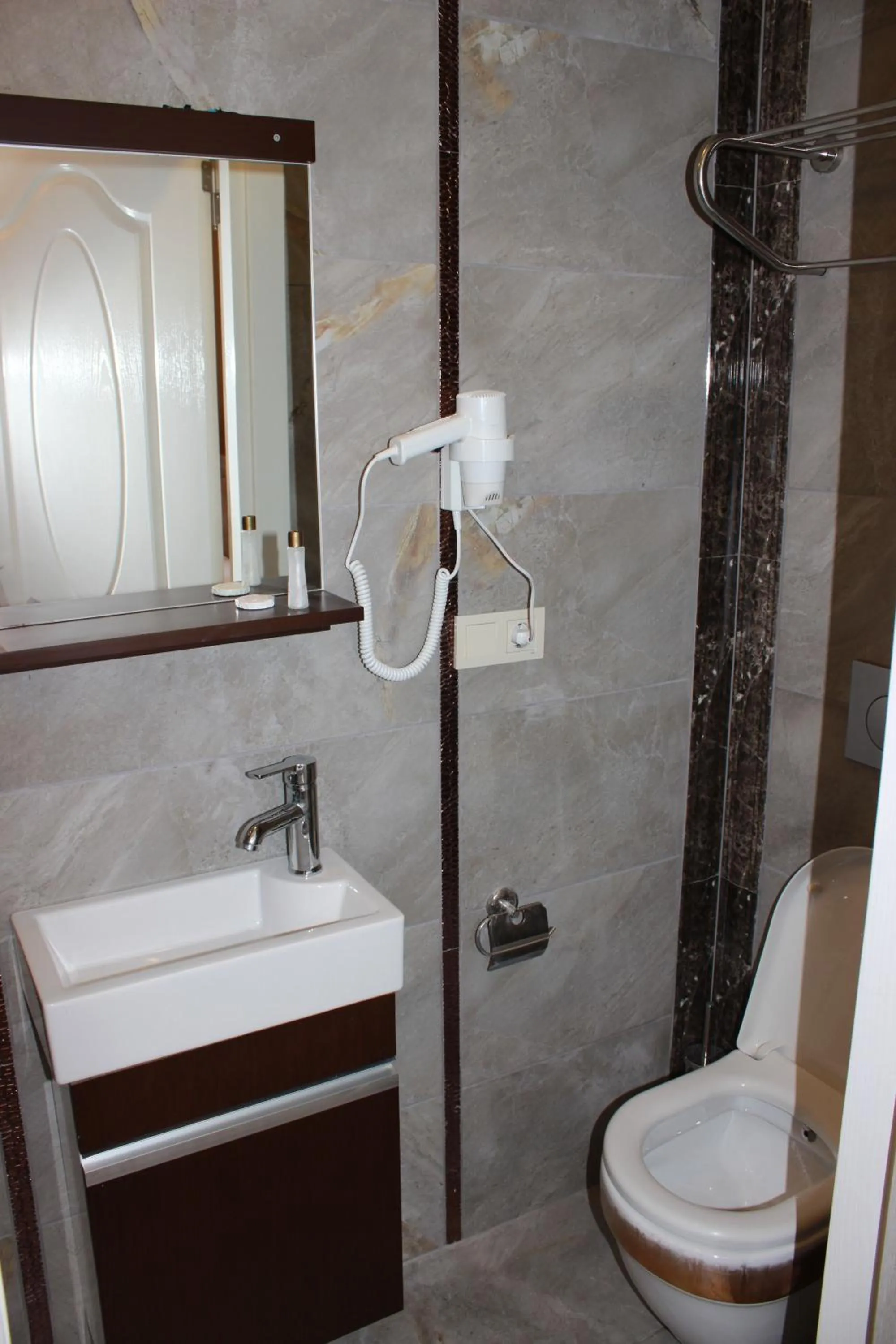 Toilet in Carvan HOTEL