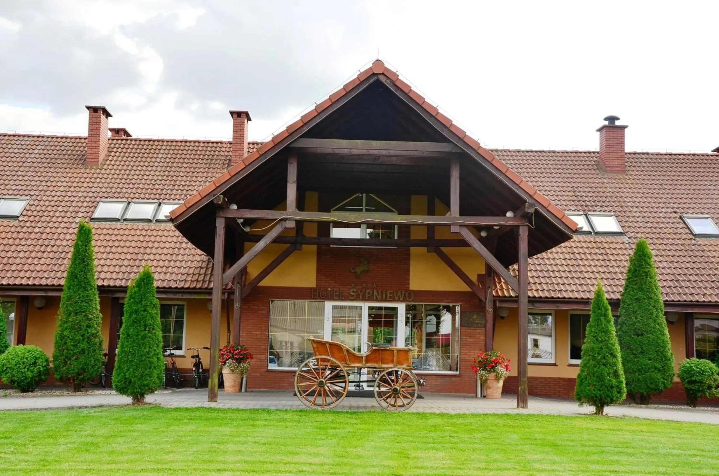 Facade/entrance in Hotel Sypniewo