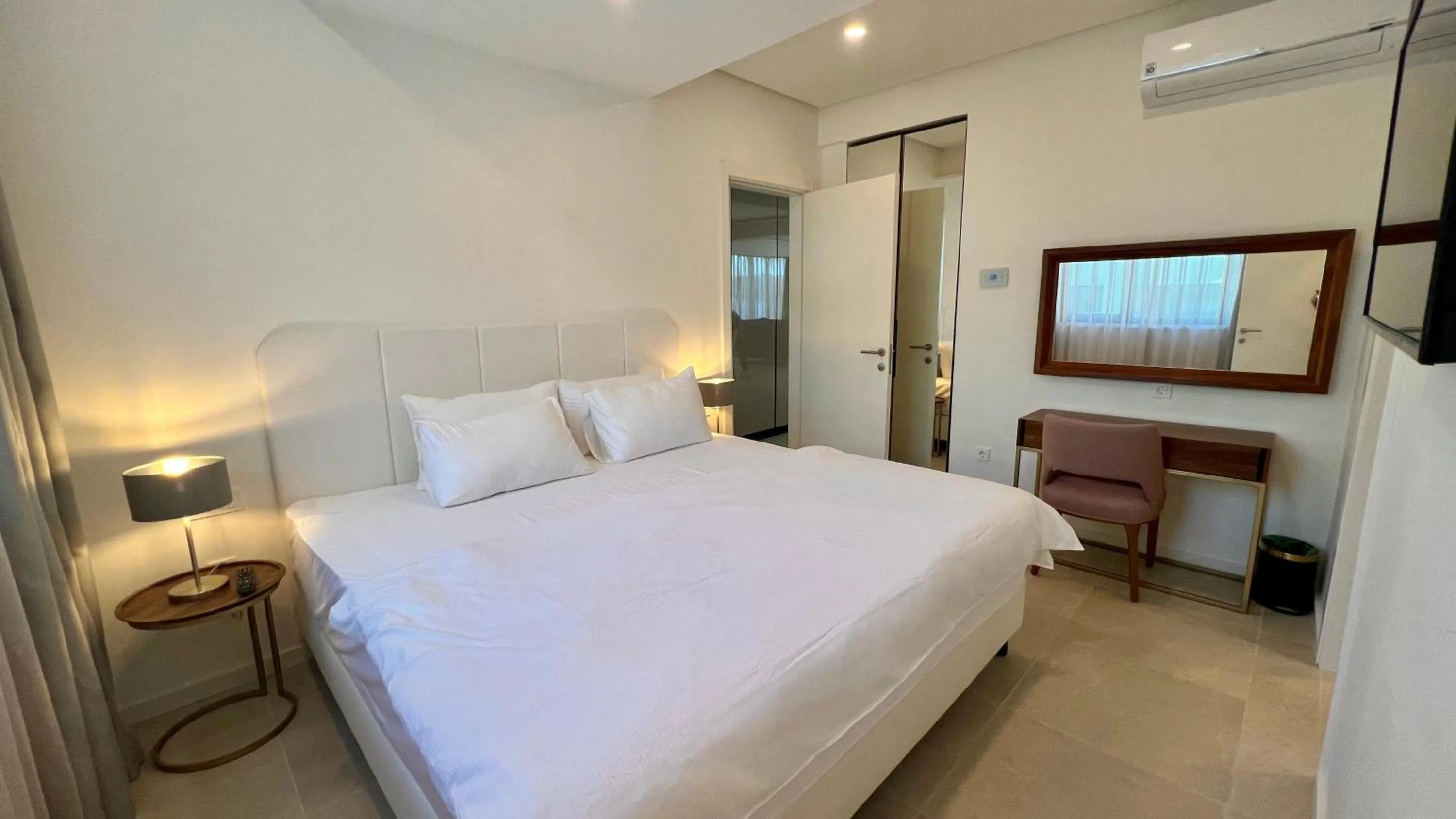 Bed in Sunraf Luxe Apartments