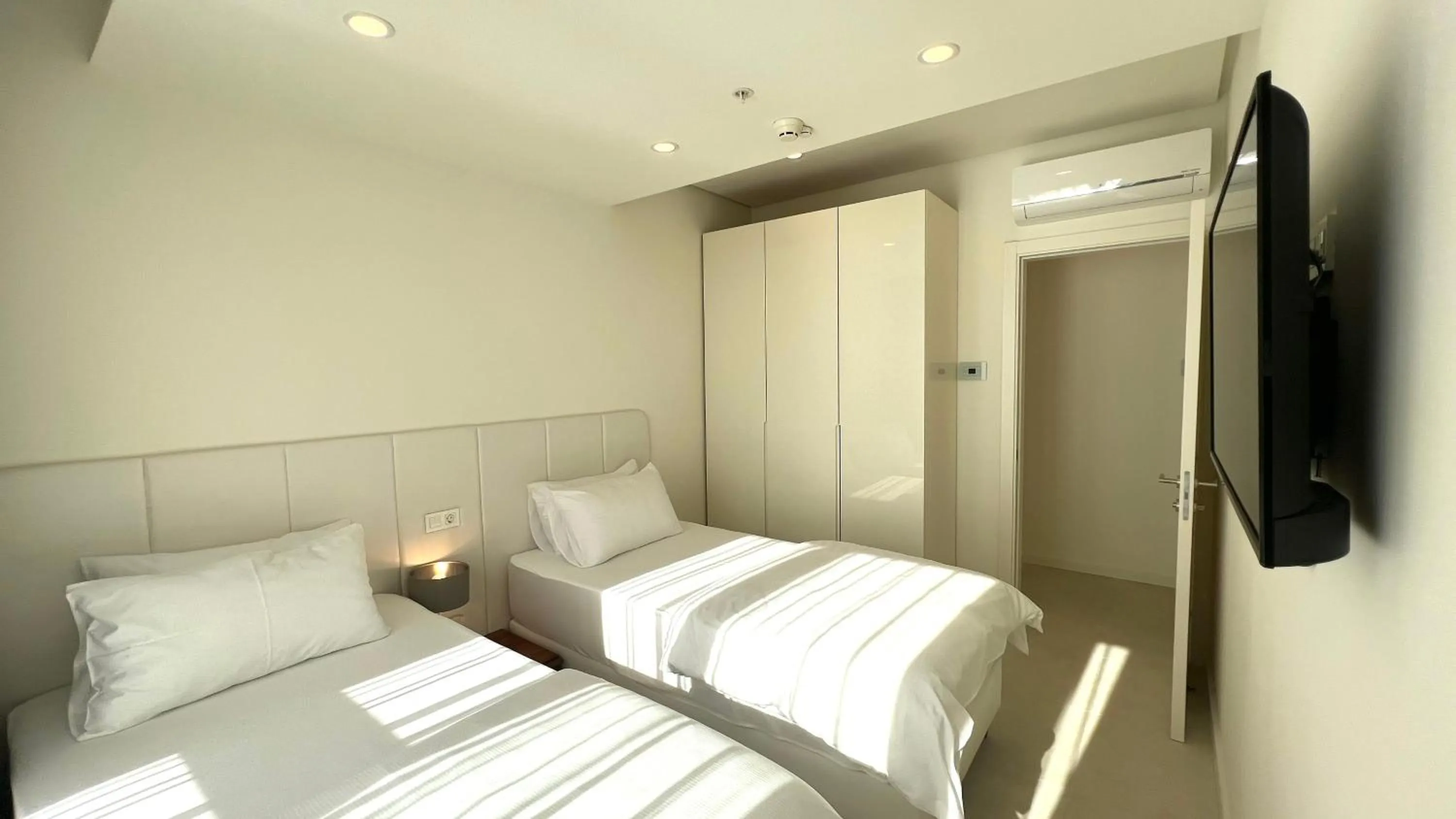 Bedroom, Bed in Sunraf Luxe Apartments