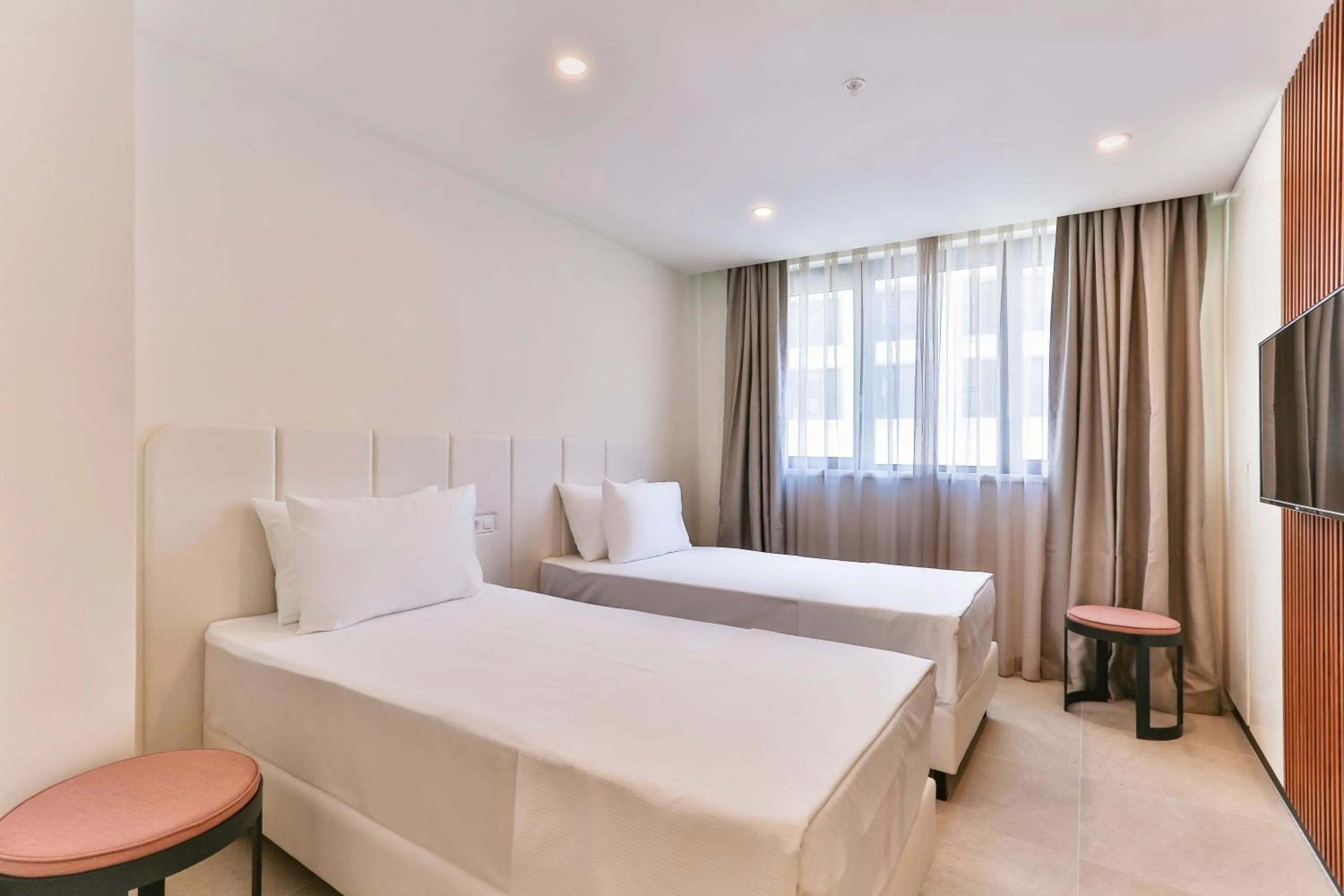 Bed in Sunraf Luxe Apartments