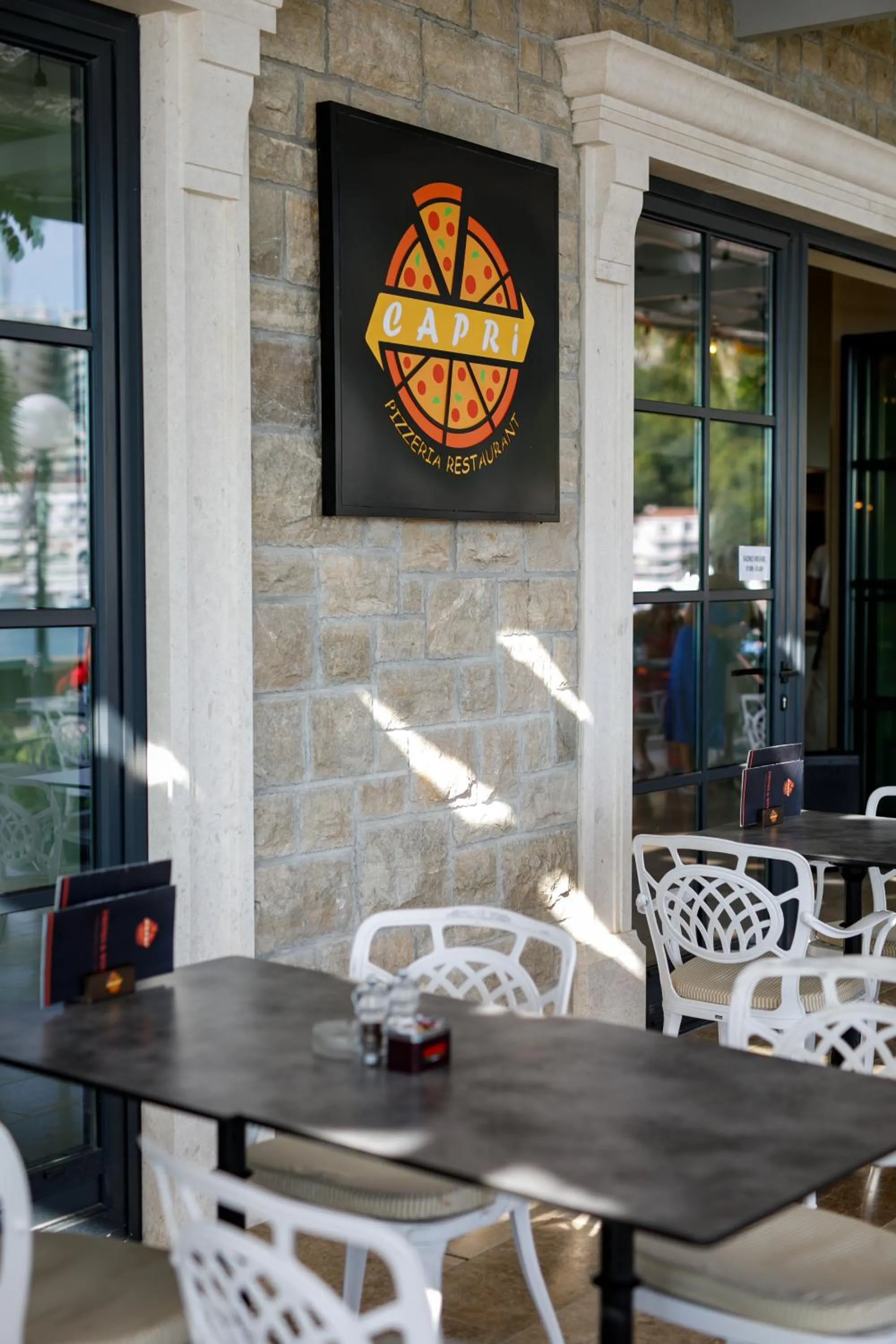 Restaurant/places to eat in Sunraf Luxe Apartments