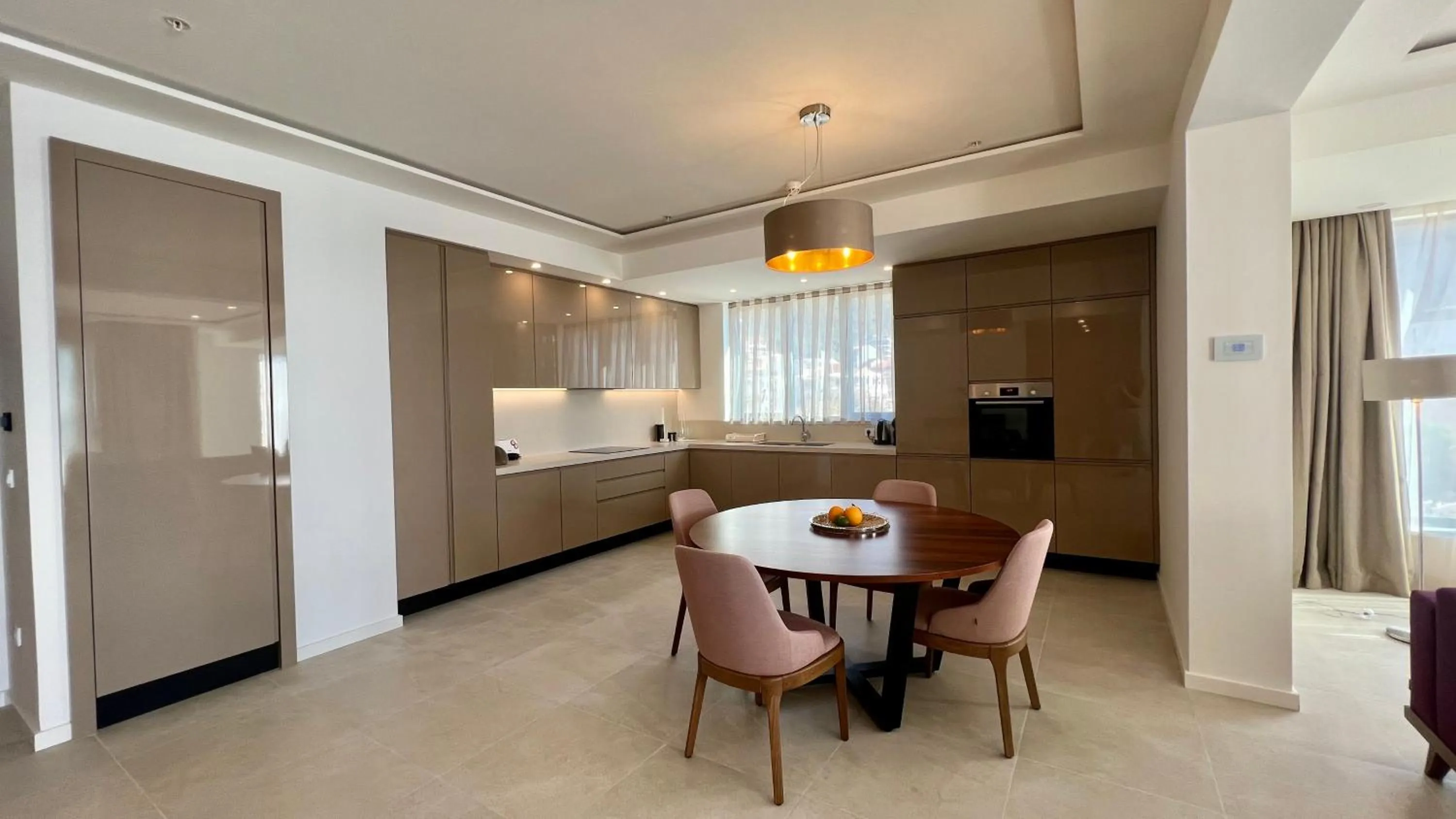 Kitchen or kitchenette in Sunraf Luxe Apartments