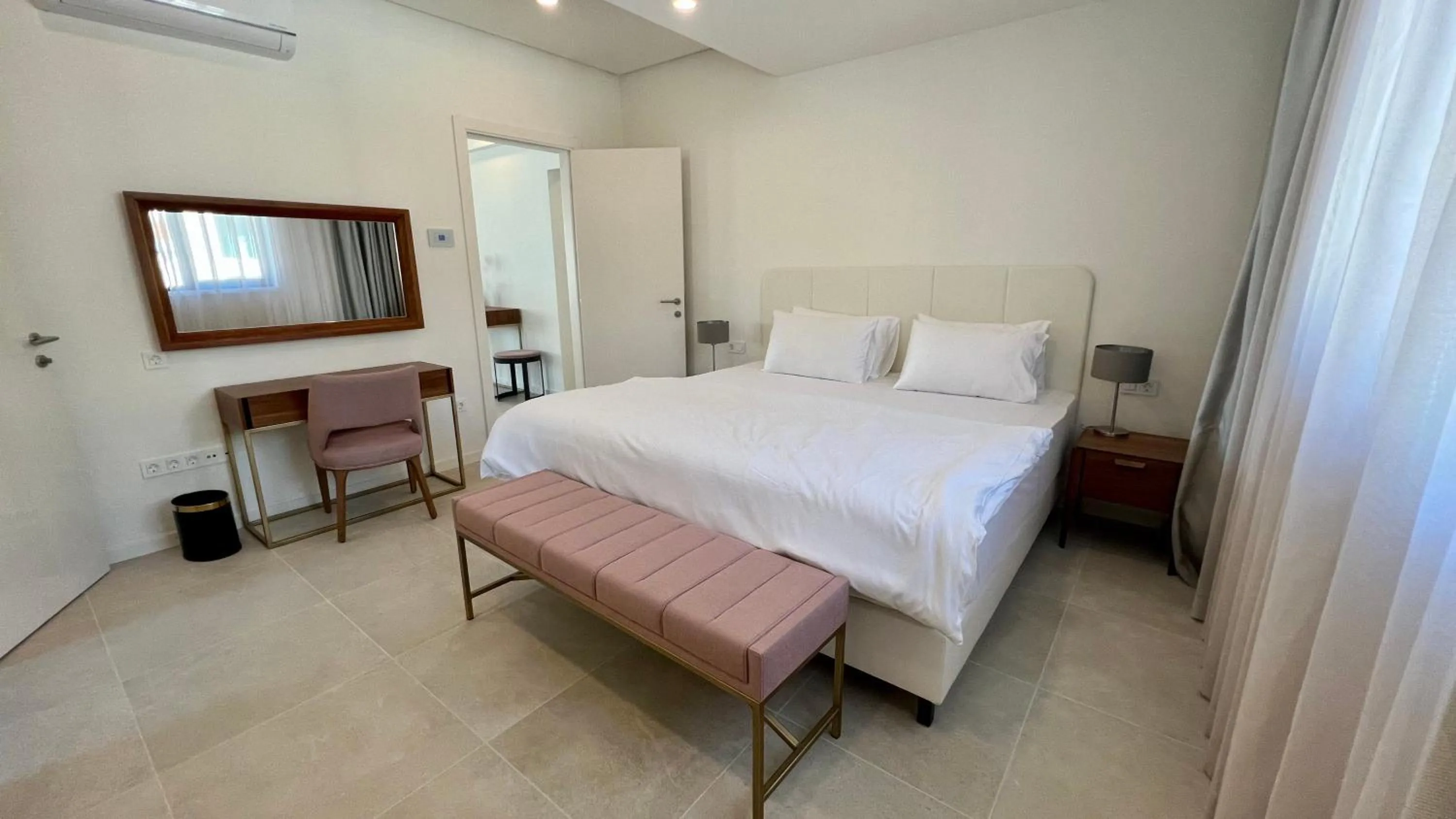 Bed in Sunraf Luxe Apartments