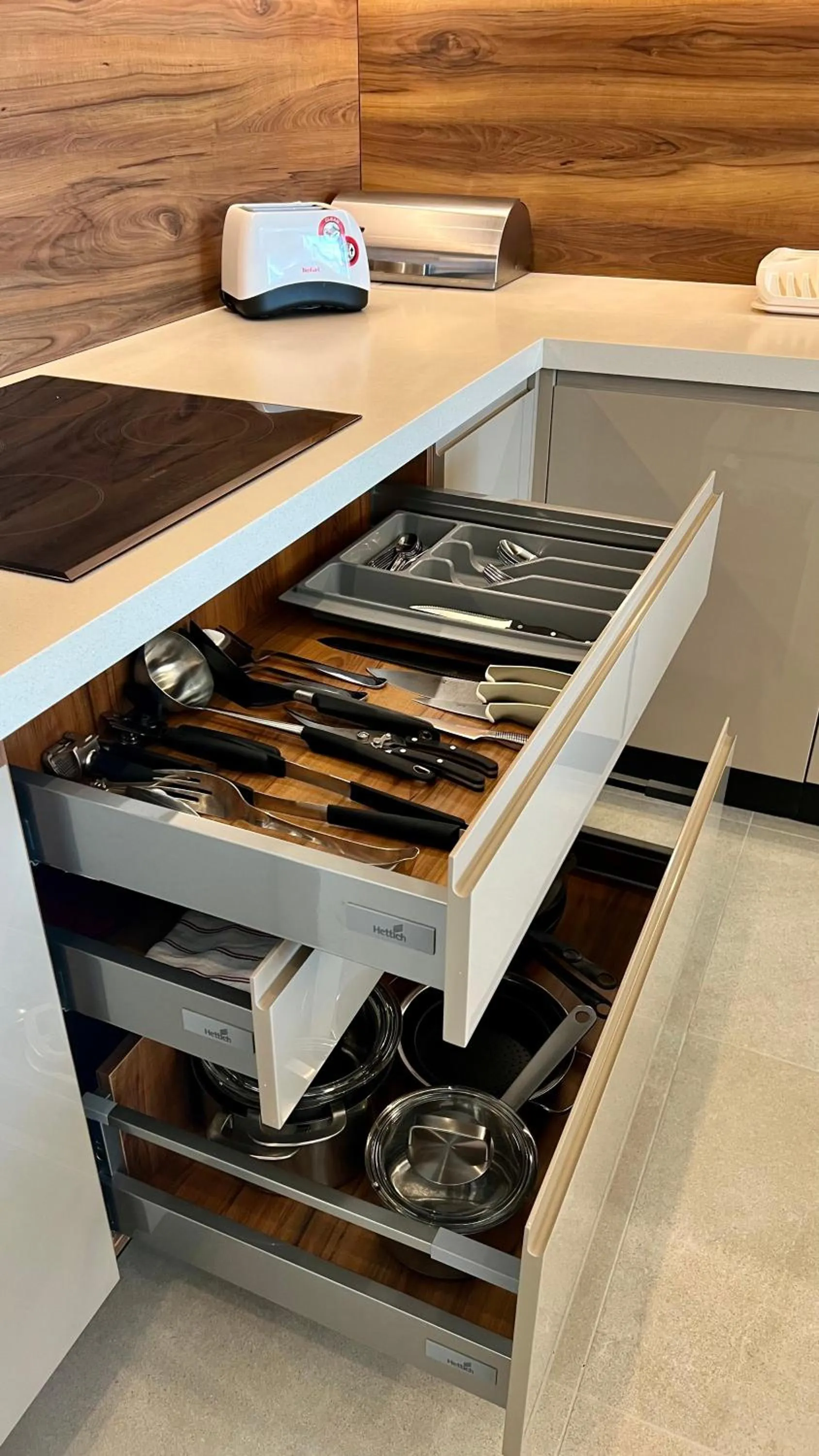 Kitchen or kitchenette in Sunraf Luxe Apartments