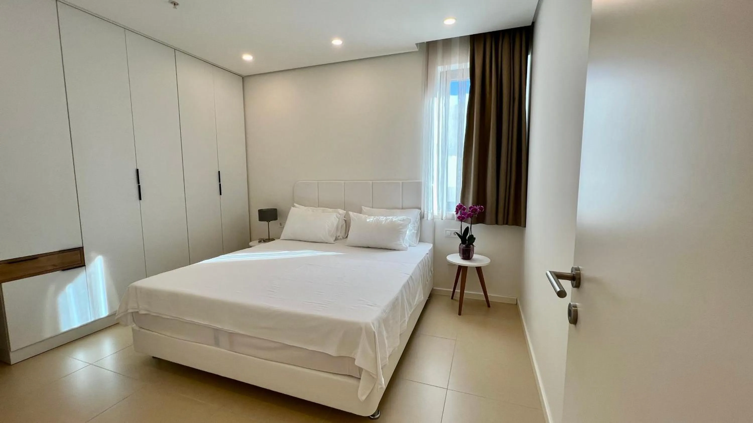 Bedroom, Bed in Sunraf Luxe Apartments