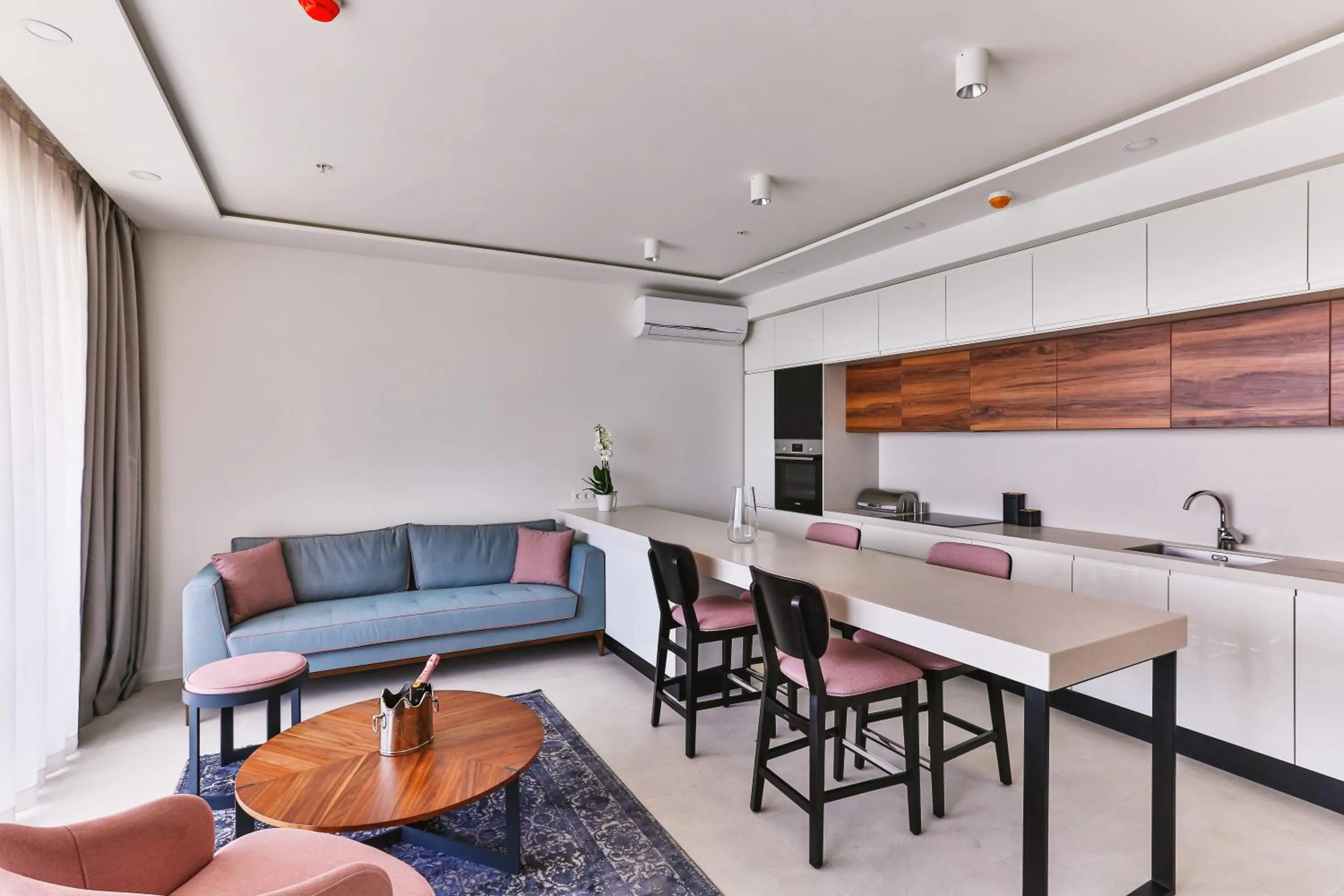 Kitchen or kitchenette in Sunraf Luxe Apartments