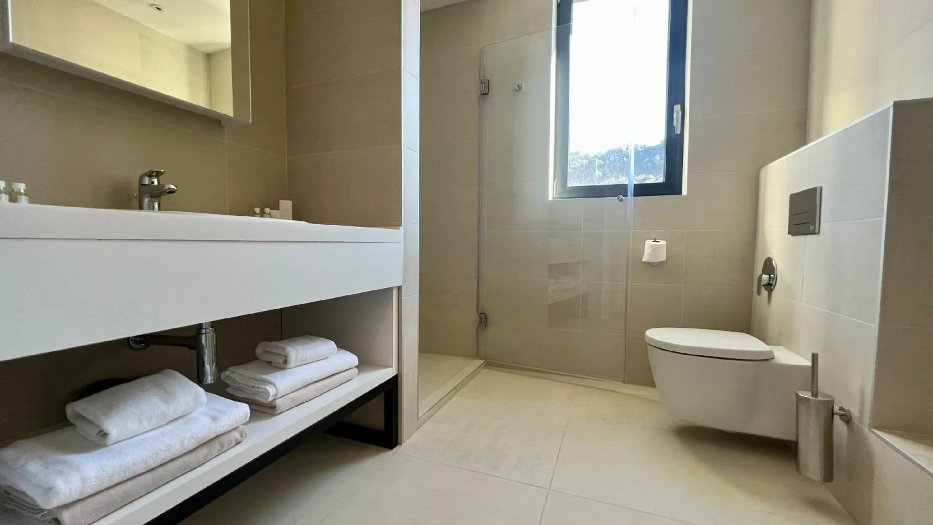 Toilet in Sunraf Luxe Apartments