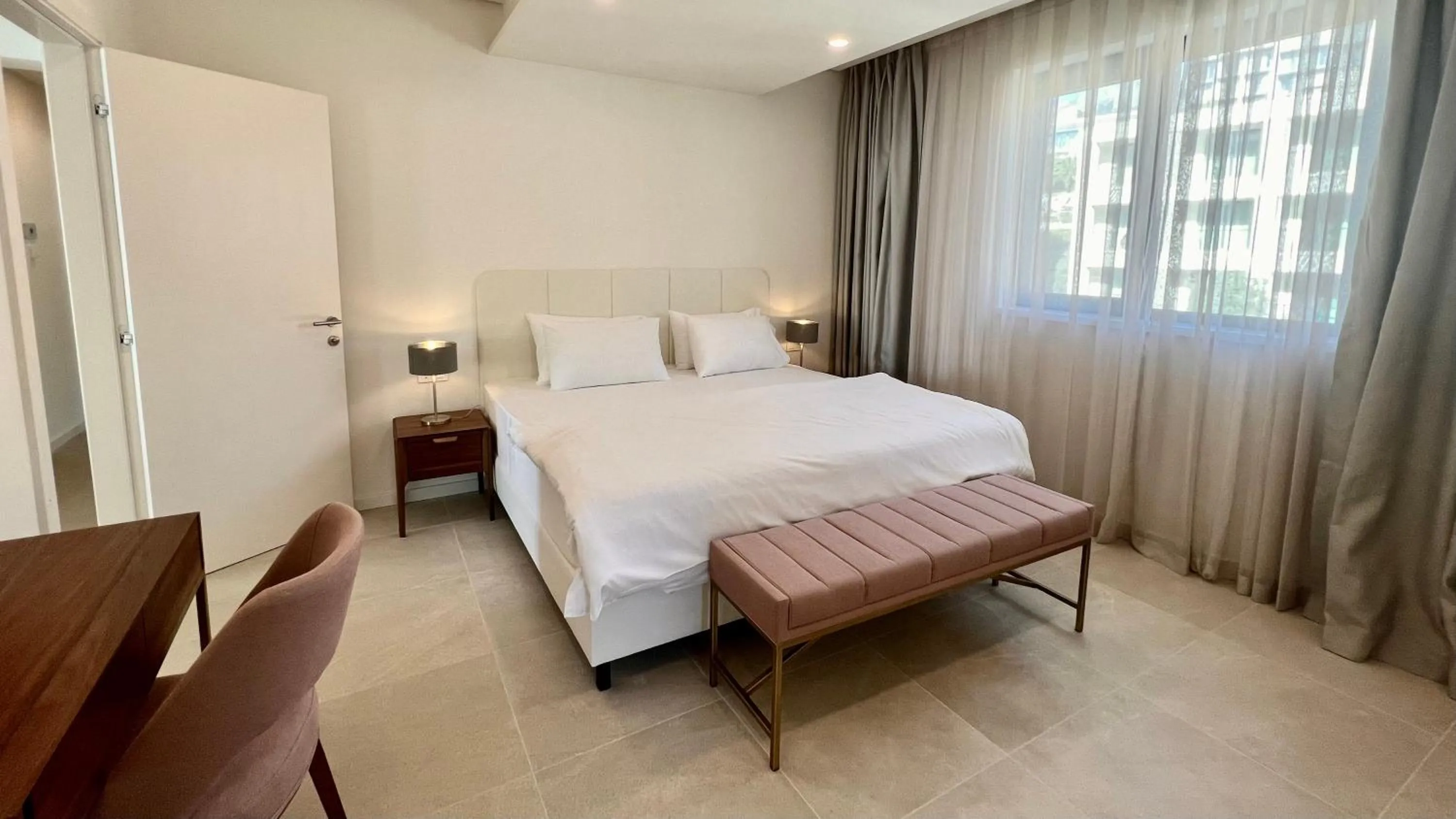 Bedroom, Bed in Sunraf Luxe Apartments