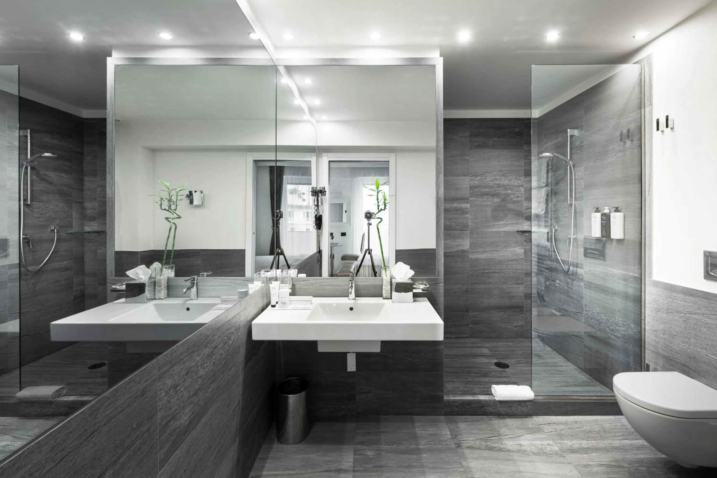 Bathroom in LHP Hotel Montecatini Palace & SPA