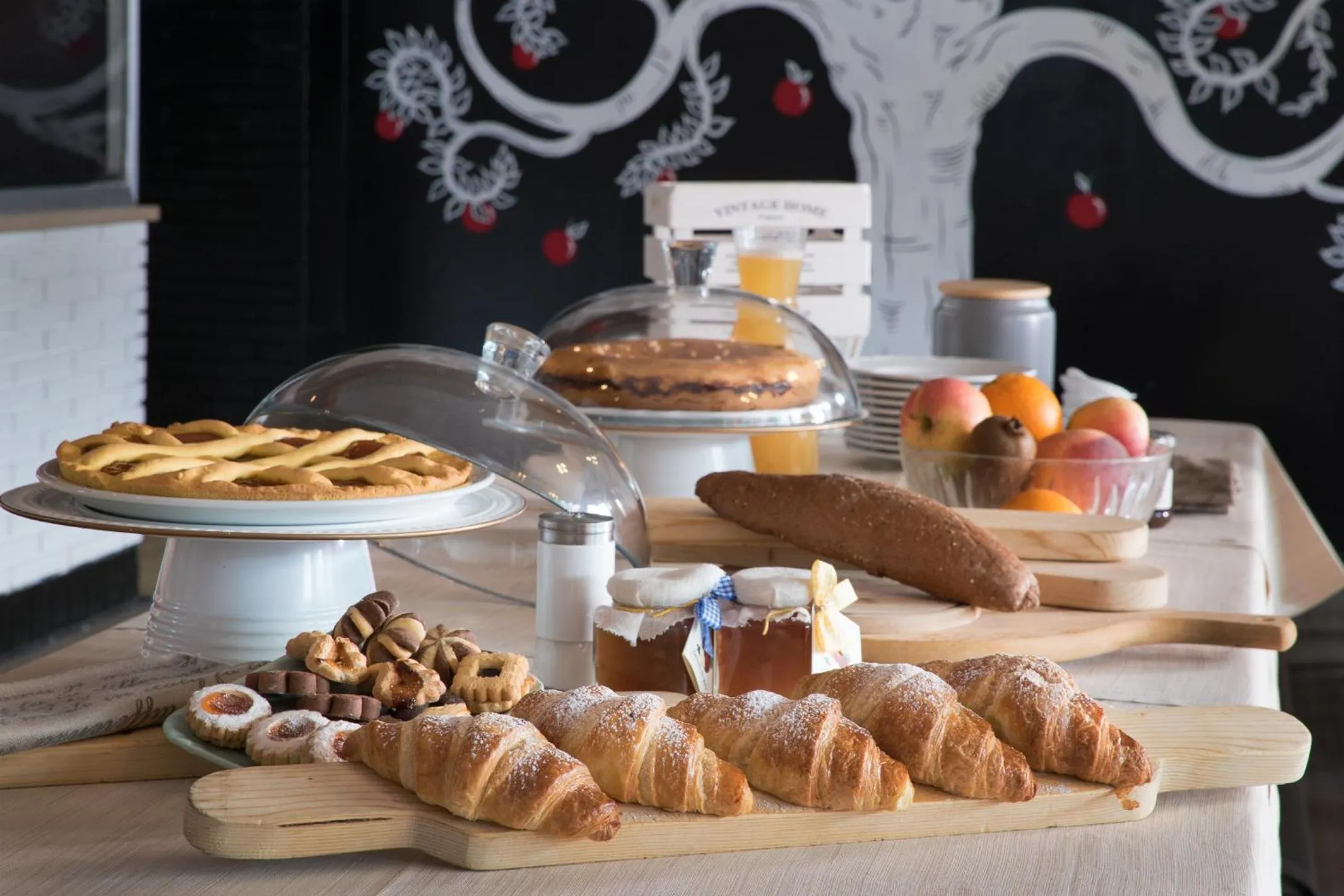 Buffet breakfast in LH Hotel Arca Street Art