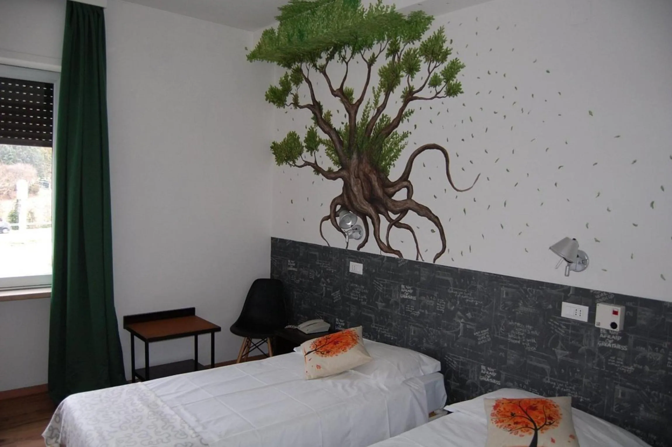 Bed in LH Hotel Arca Street Art