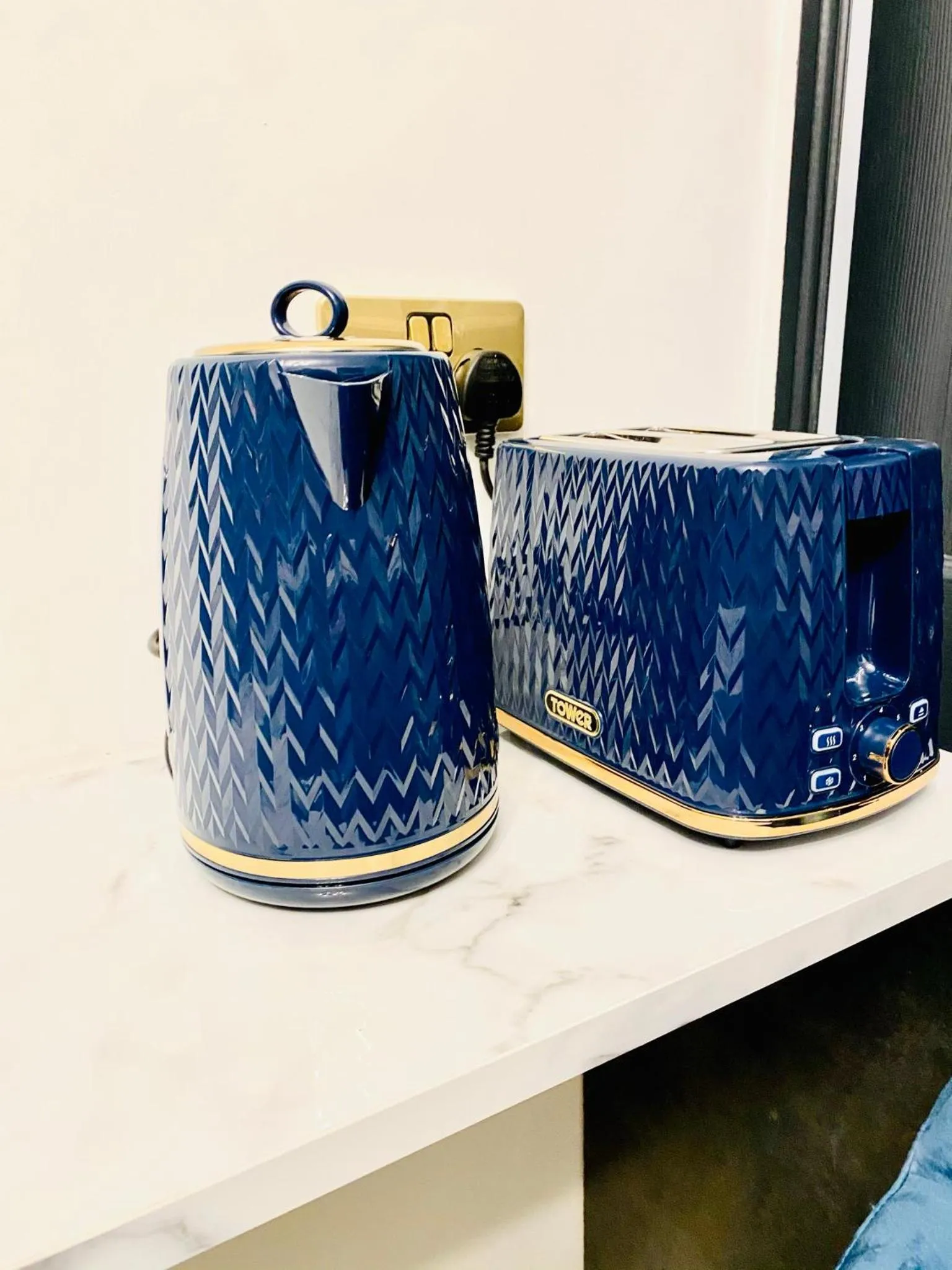 Duke and Duchess Apartments and Rooms - Private in Room Hot Tub Suites