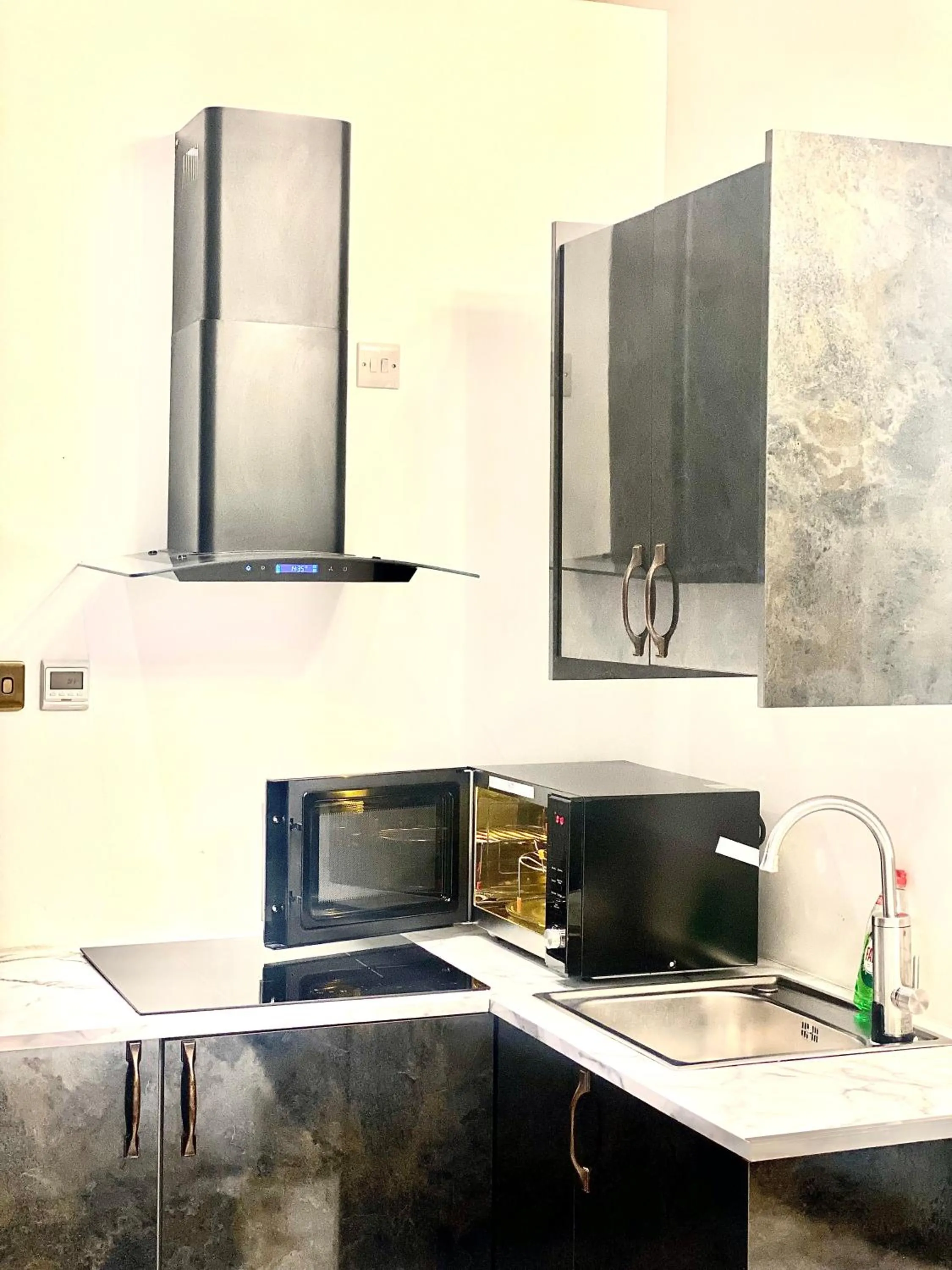 Duke and Duchess Apartments and Rooms - Private in Room Hot Tub Suites