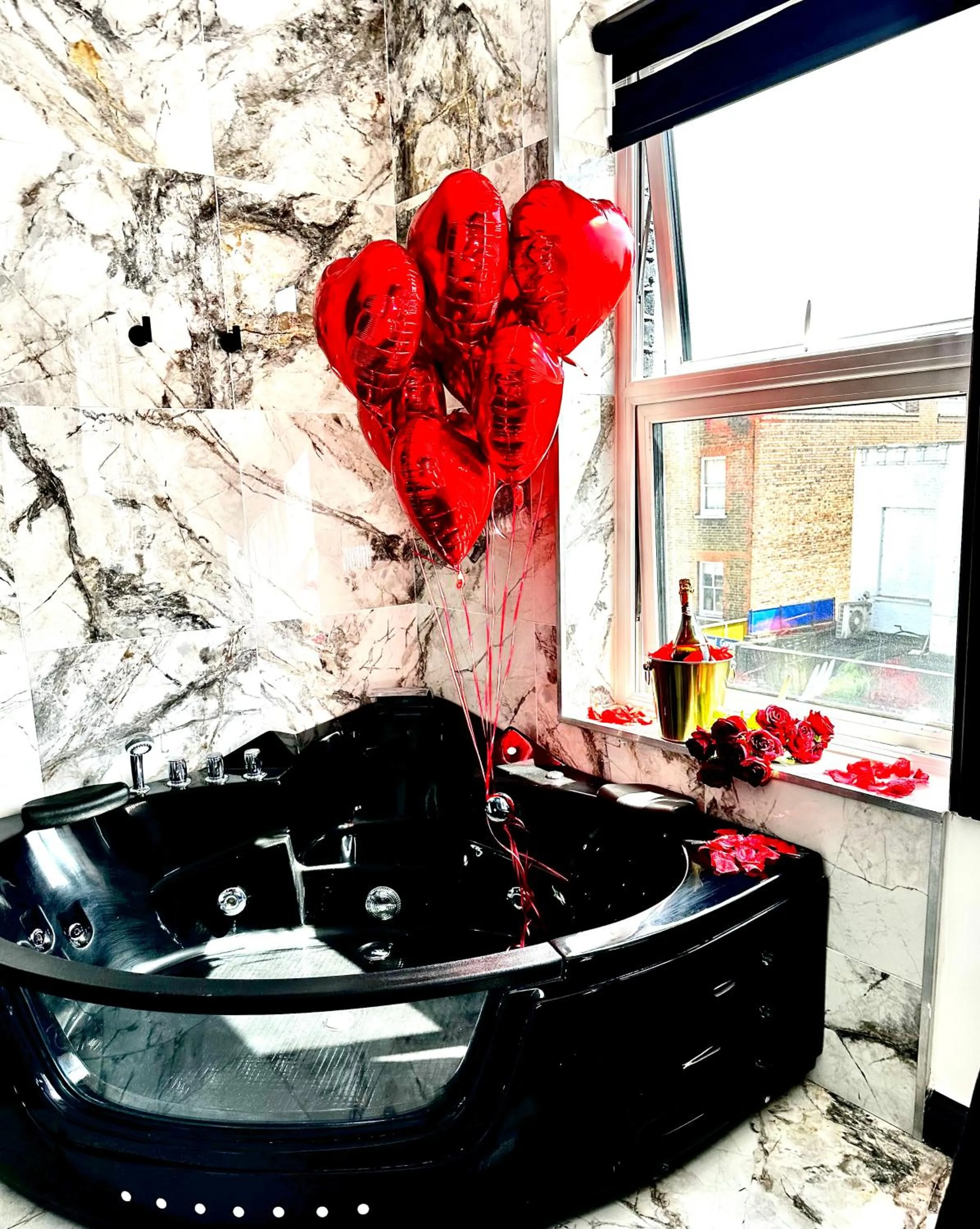 Duke and Duchess Apartments and Rooms - Private in Room Hot Tub Suites