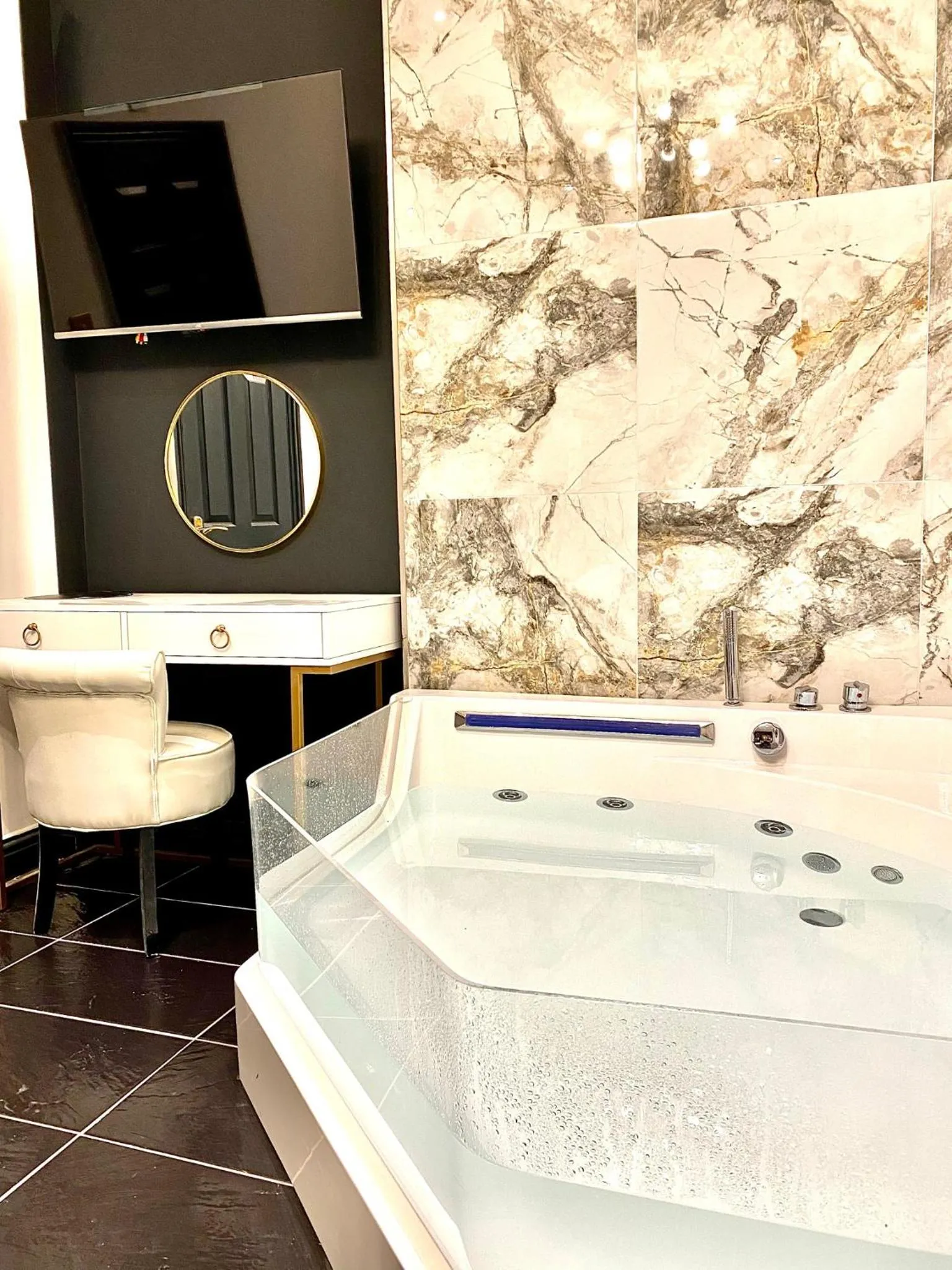 Hot Tub in Duke and Duchess Apartments and Rooms - Private in Room Hot Tub Suites