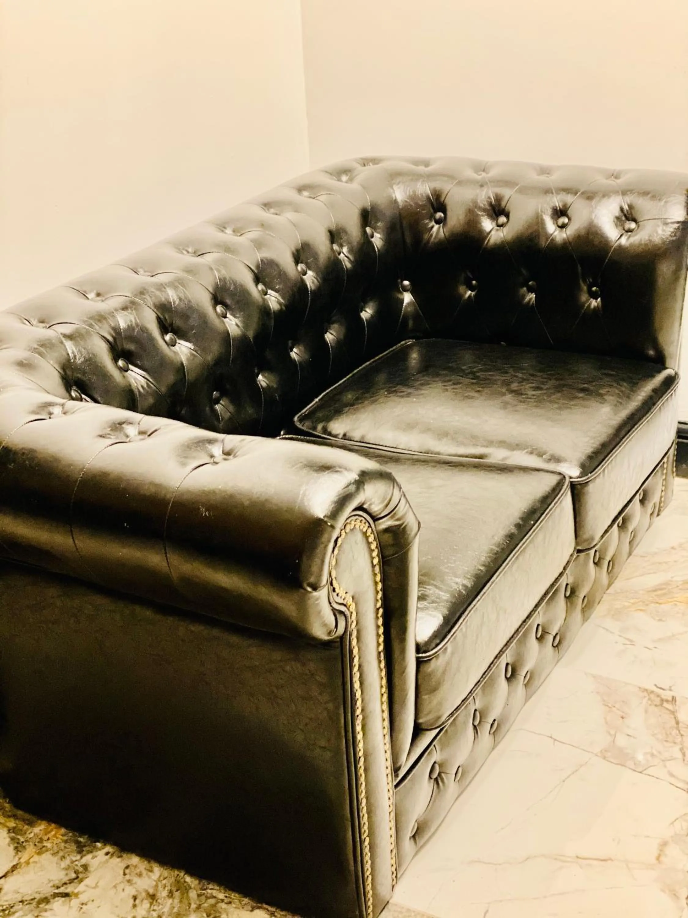 Seating area in Duke and Duchess Apartments and Rooms - Private in Room Hot Tub Suites