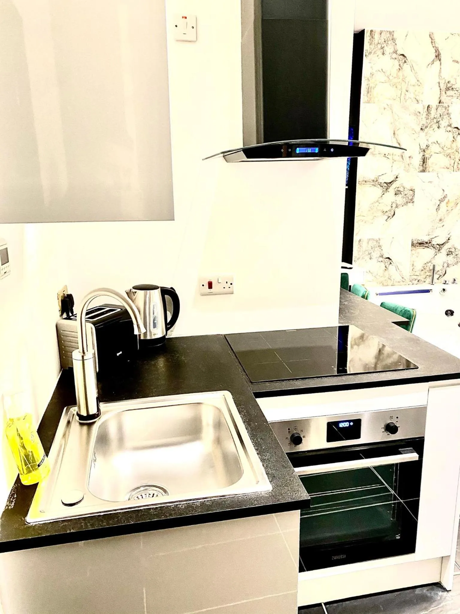 Duke and Duchess Apartments and Rooms - Private in Room Hot Tub Suites