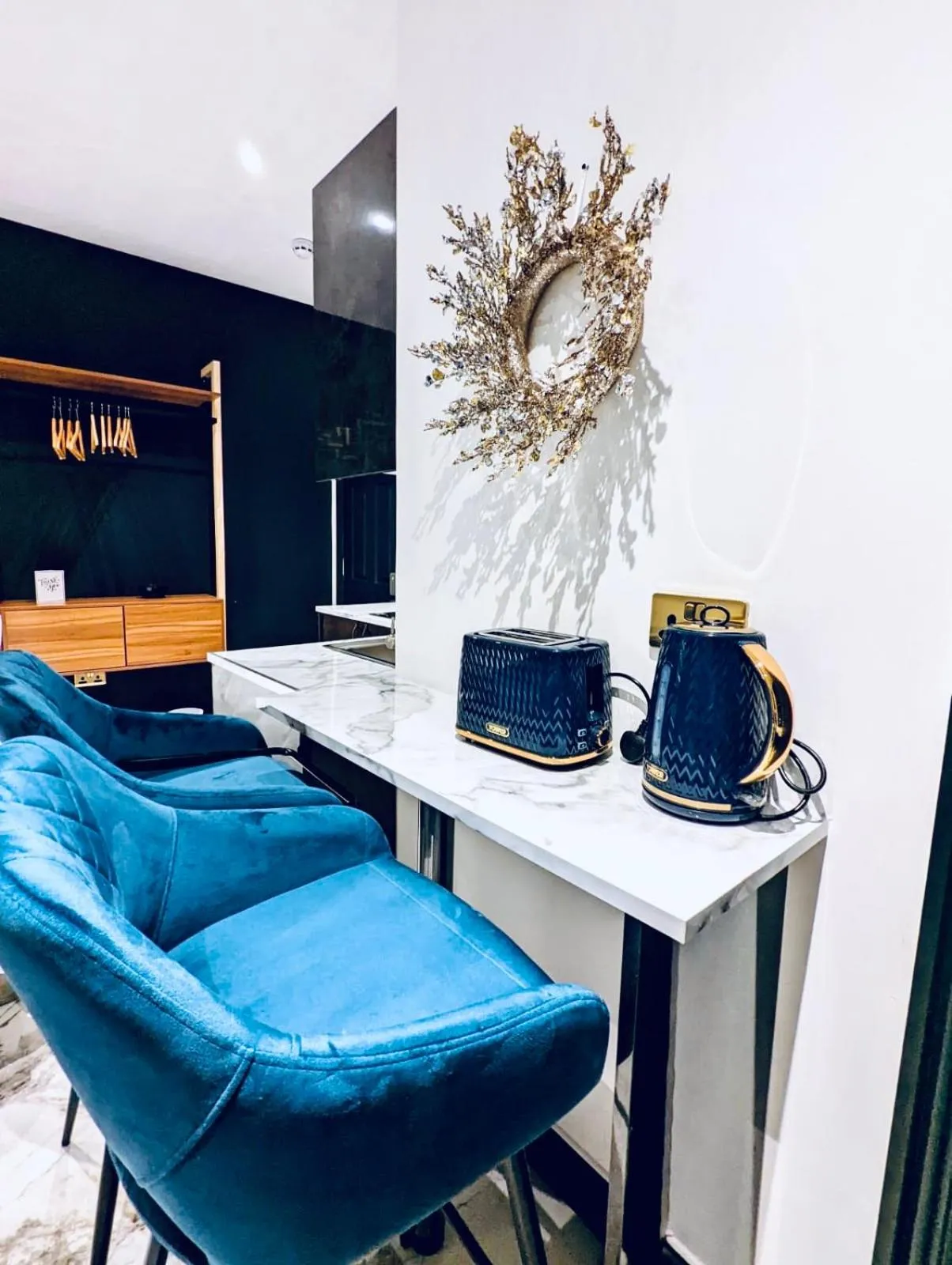 Duke and Duchess Apartments and Rooms - Private in Room Hot Tub Suites