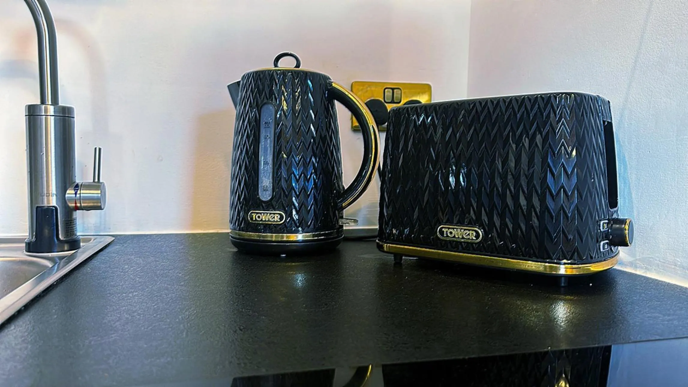 Duke and Duchess Apartments and Rooms - Private in Room Hot Tub Suites