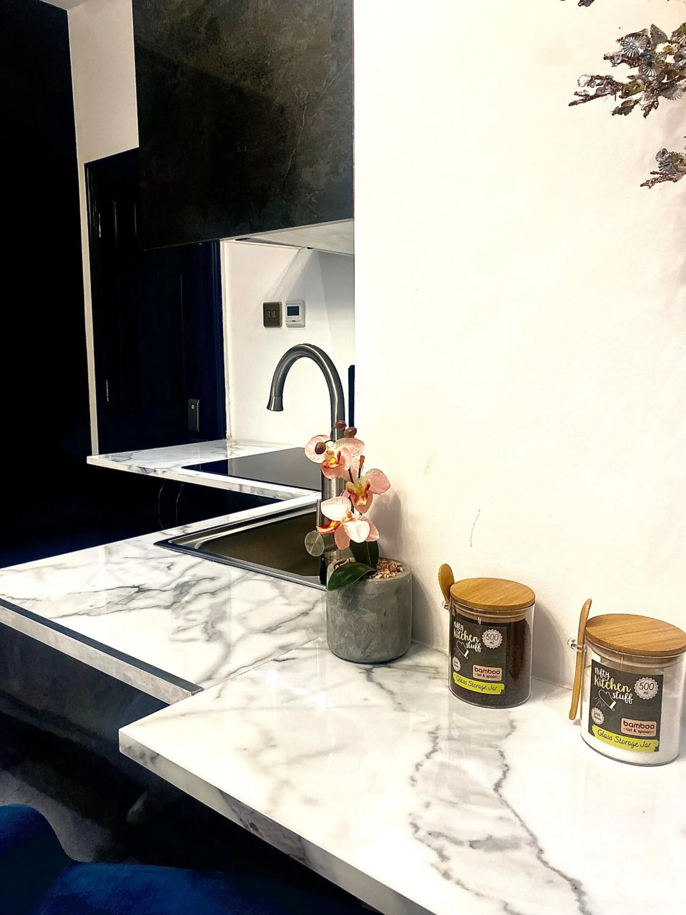 Duke and Duchess Apartments and Rooms - Private in Room Hot Tub Suites