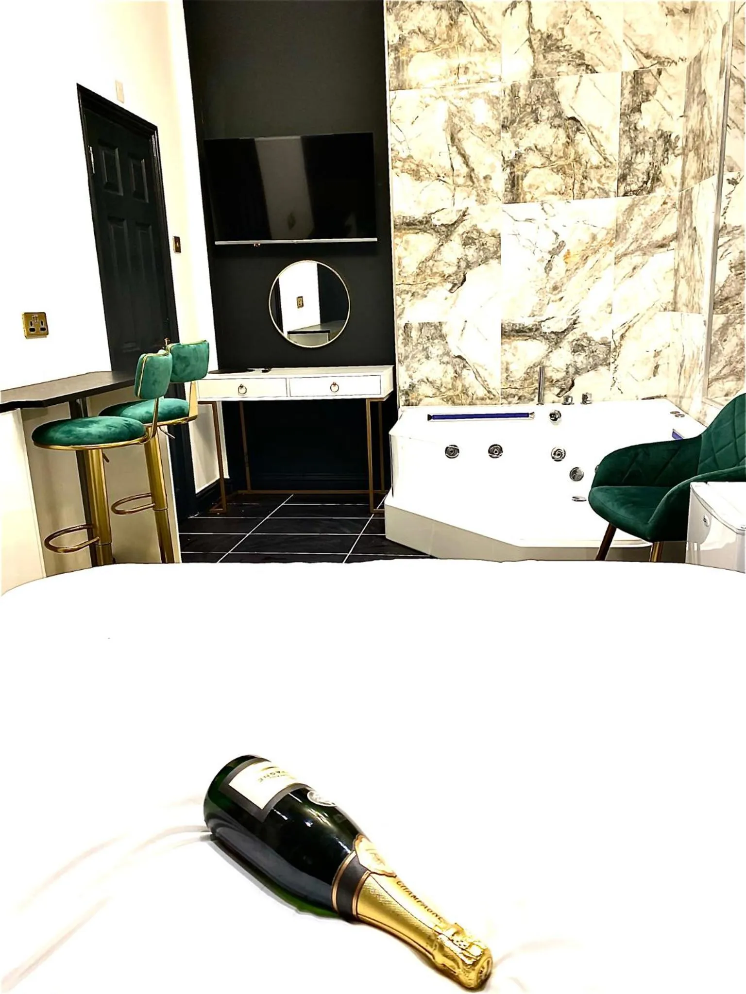 Hot Tub in Duke and Duchess Apartments and Rooms - Private in Room Hot Tub Suites