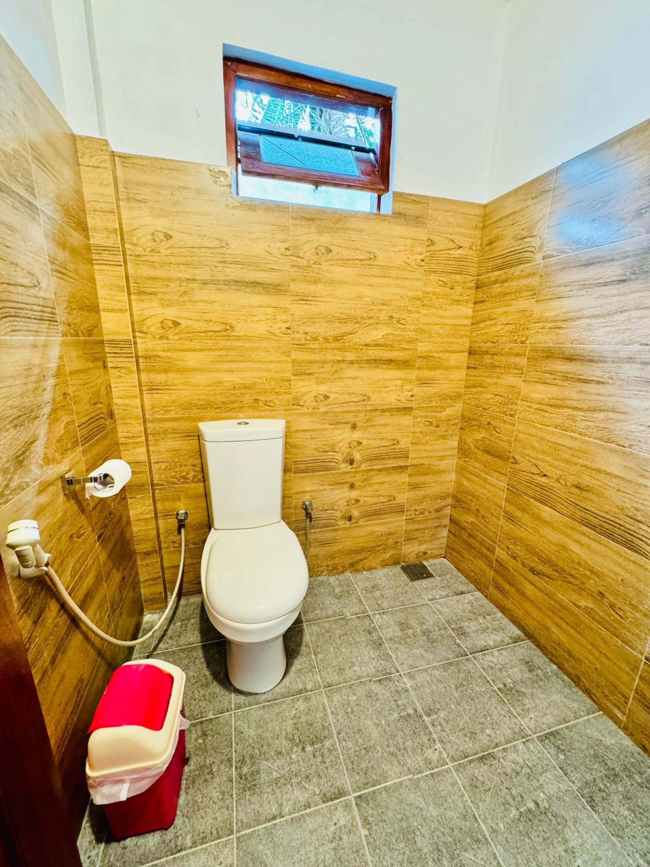 Toilet in Lake View Cottage