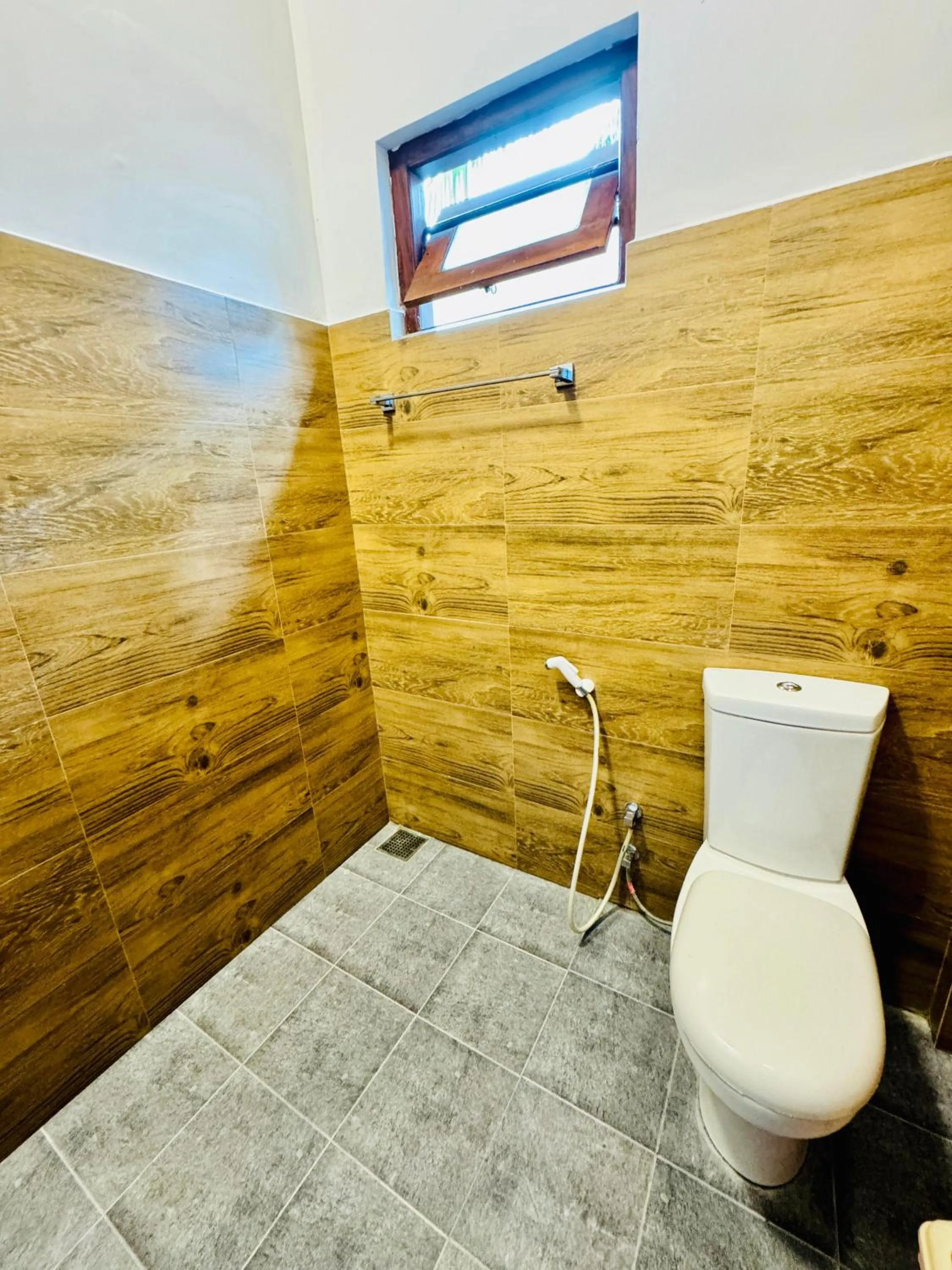 Toilet in Lake View Cottage