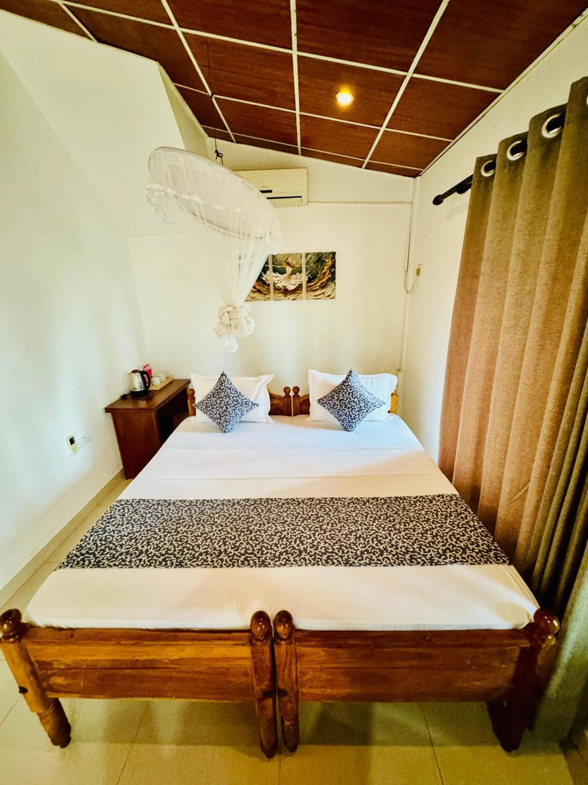 Bed in Lake View Cottage