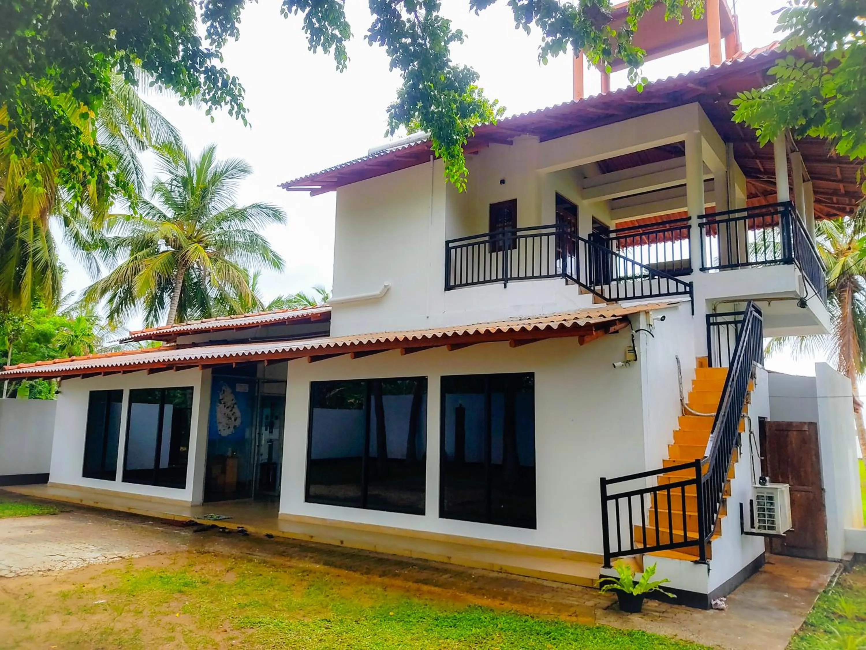 Property building in Lake View Cottage