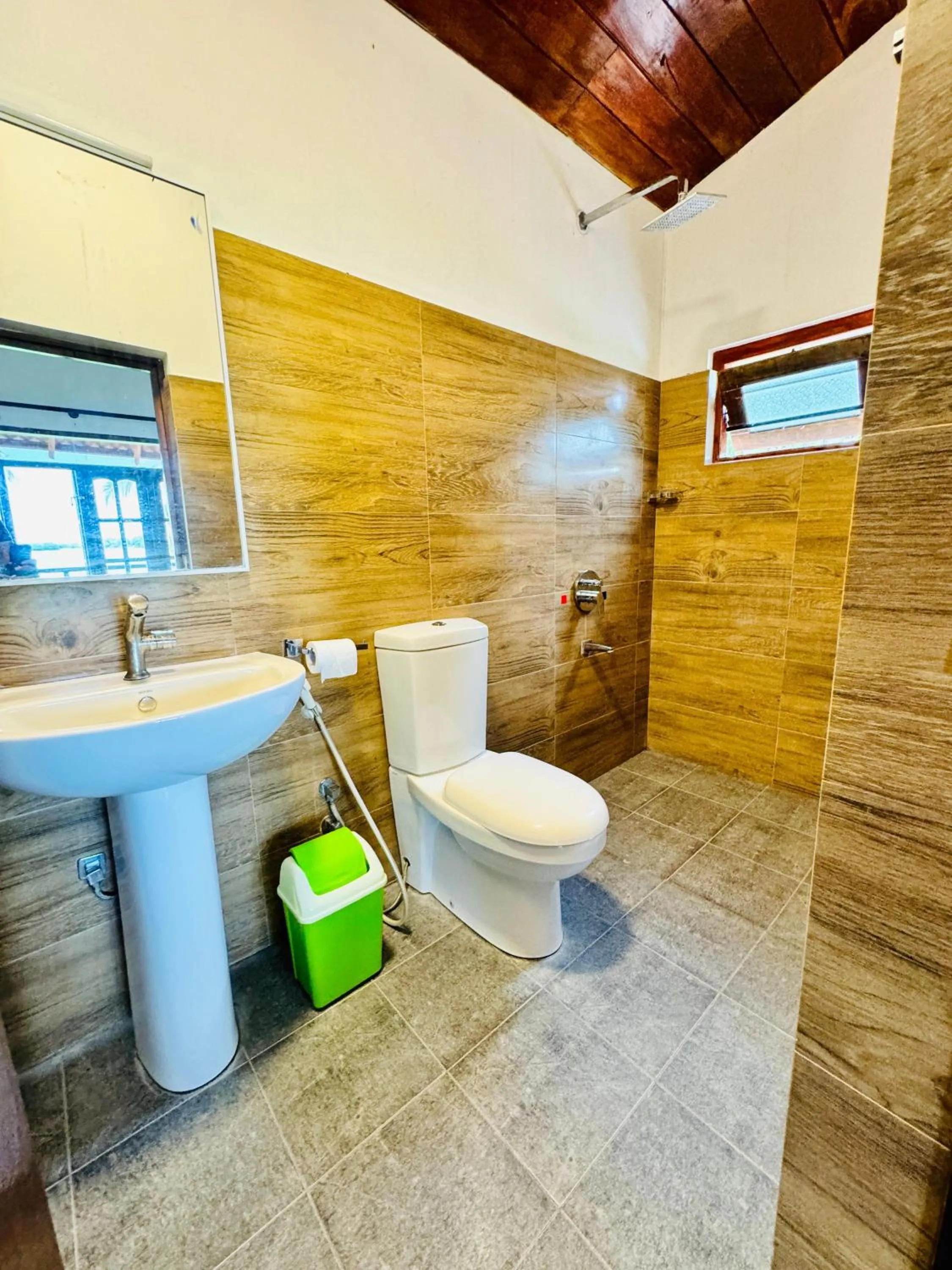 Shower in Lake View Cottage